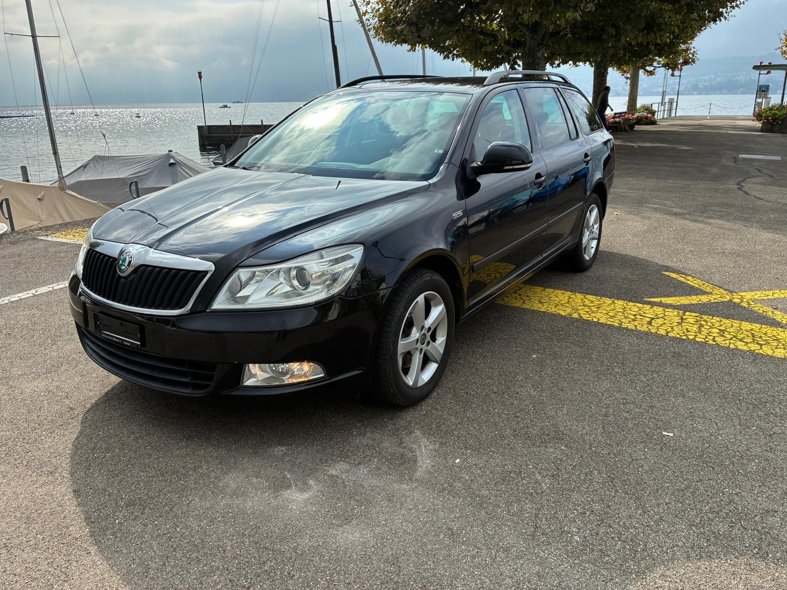 SKODA Octavia Combi 1.8 TSI Family DSG-image-0