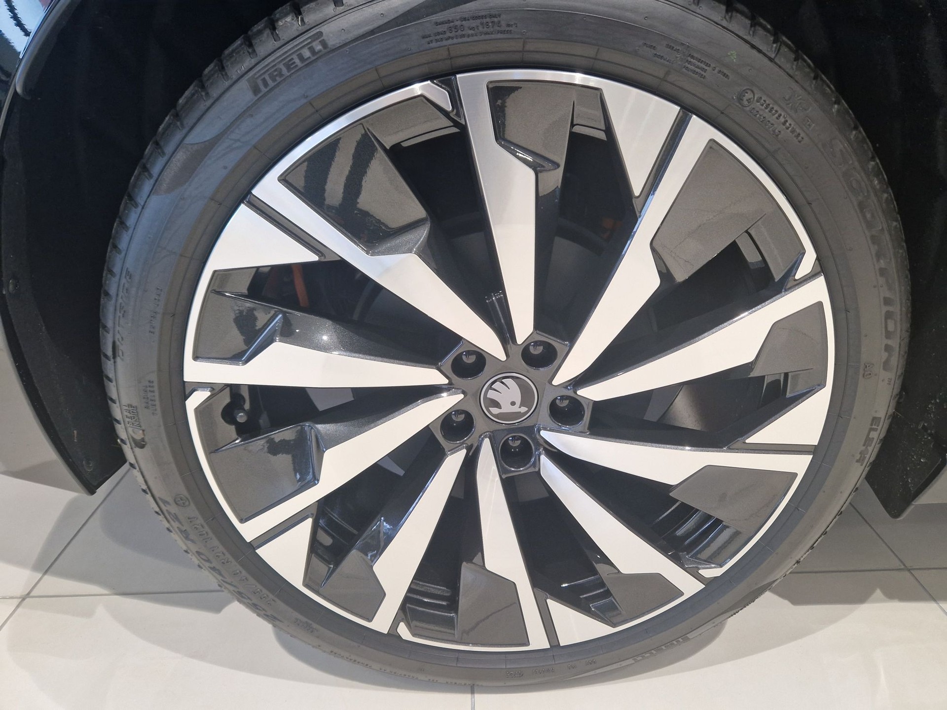 SKODA Enyaq 85x Sportline 4x4-image-3