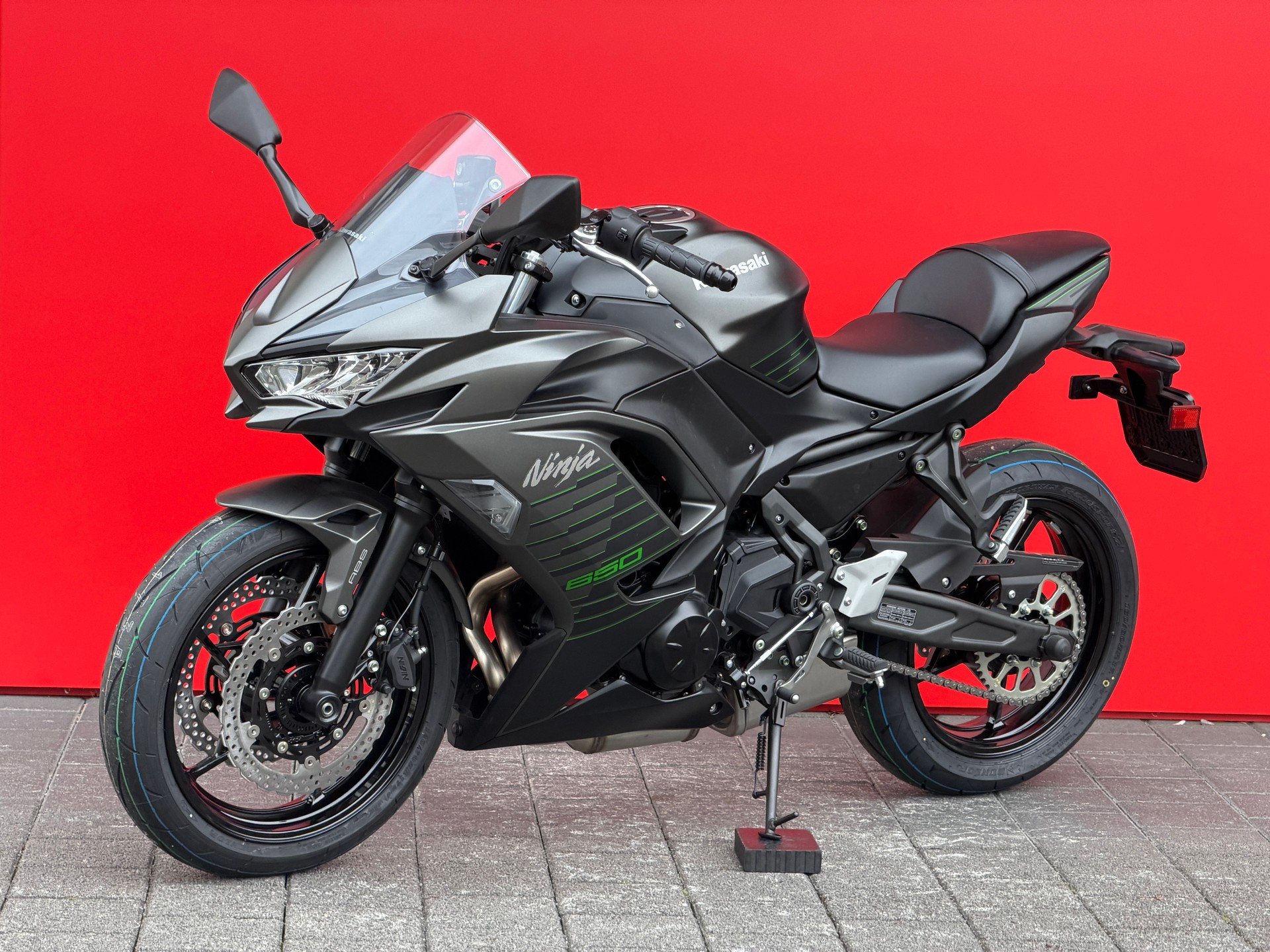 KAWASAKI Ninja 650 (35kW)-showroom-element-3