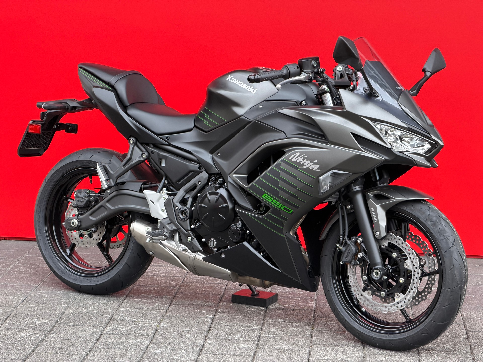 KAWASAKI Ninja 650 (35kW)-showroom-element-1