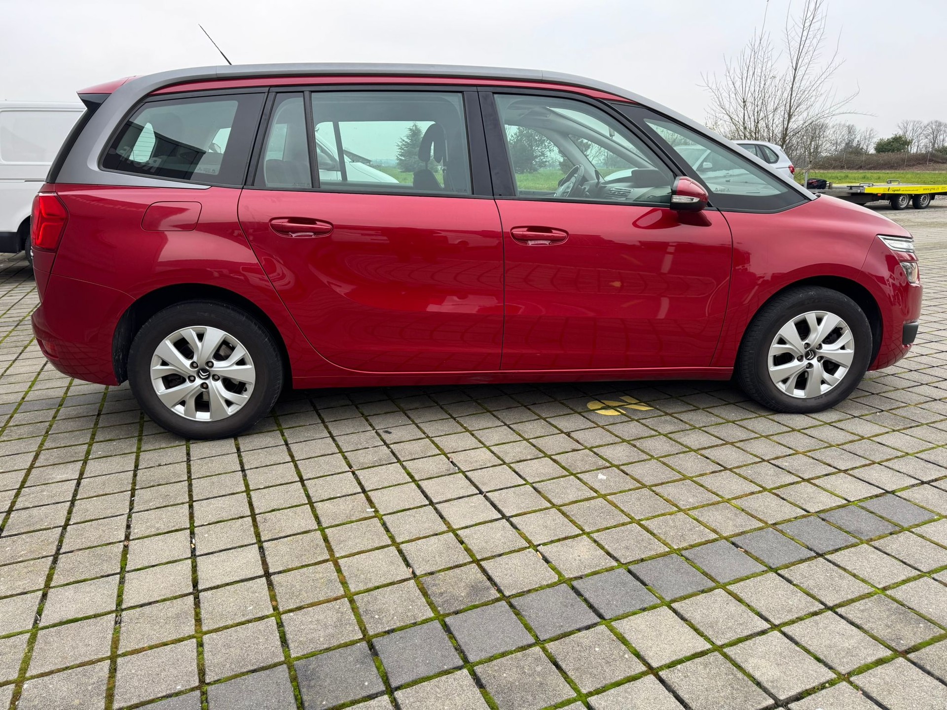 CITROEN Grand C4 Picasso 1.6 e-HDi Attraction EGS6-image-6