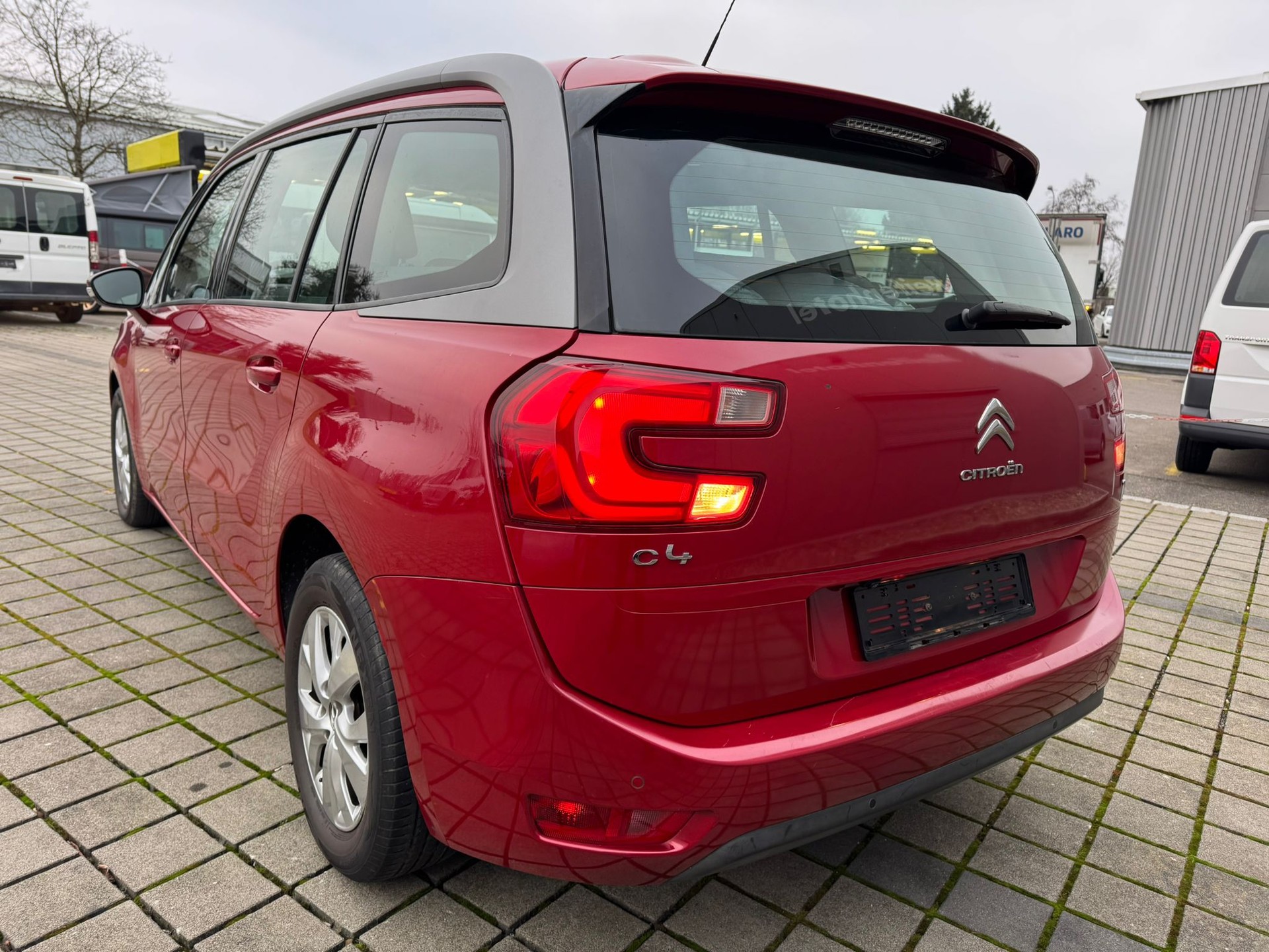 CITROEN Grand C4 Picasso 1.6 e-HDi Attraction EGS6-image-4