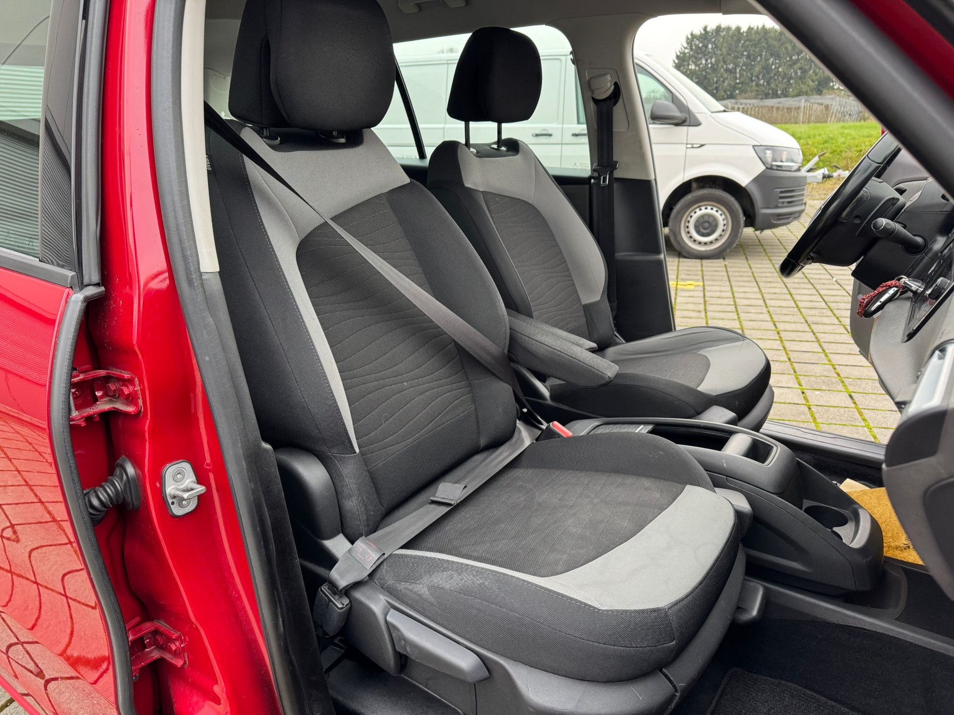 CITROEN Grand C4 Picasso 1.6 e-HDi Attraction EGS6-image-11