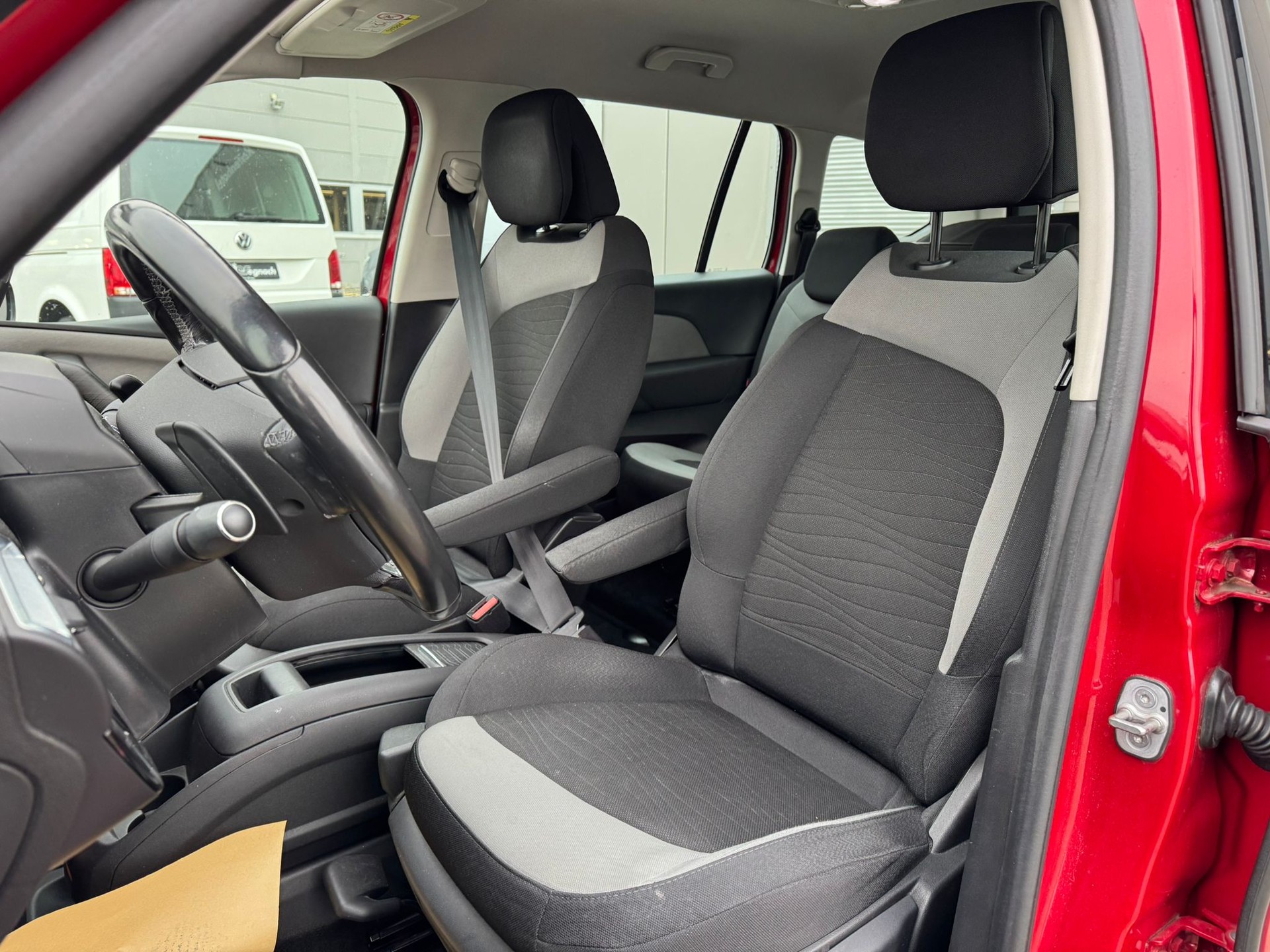 CITROEN Grand C4 Picasso 1.6 e-HDi Attraction EGS6-image-10