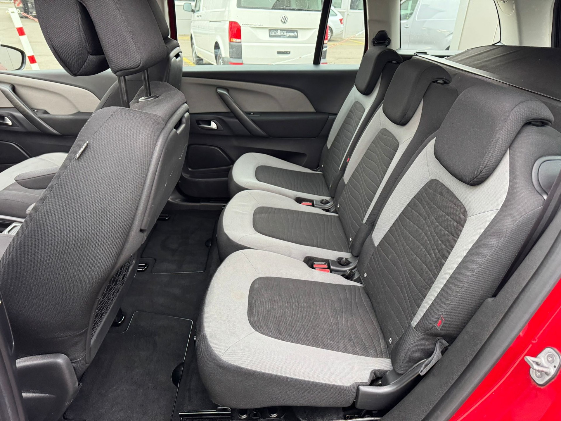 CITROEN Grand C4 Picasso 1.6 e-HDi Attraction EGS6-image-9
