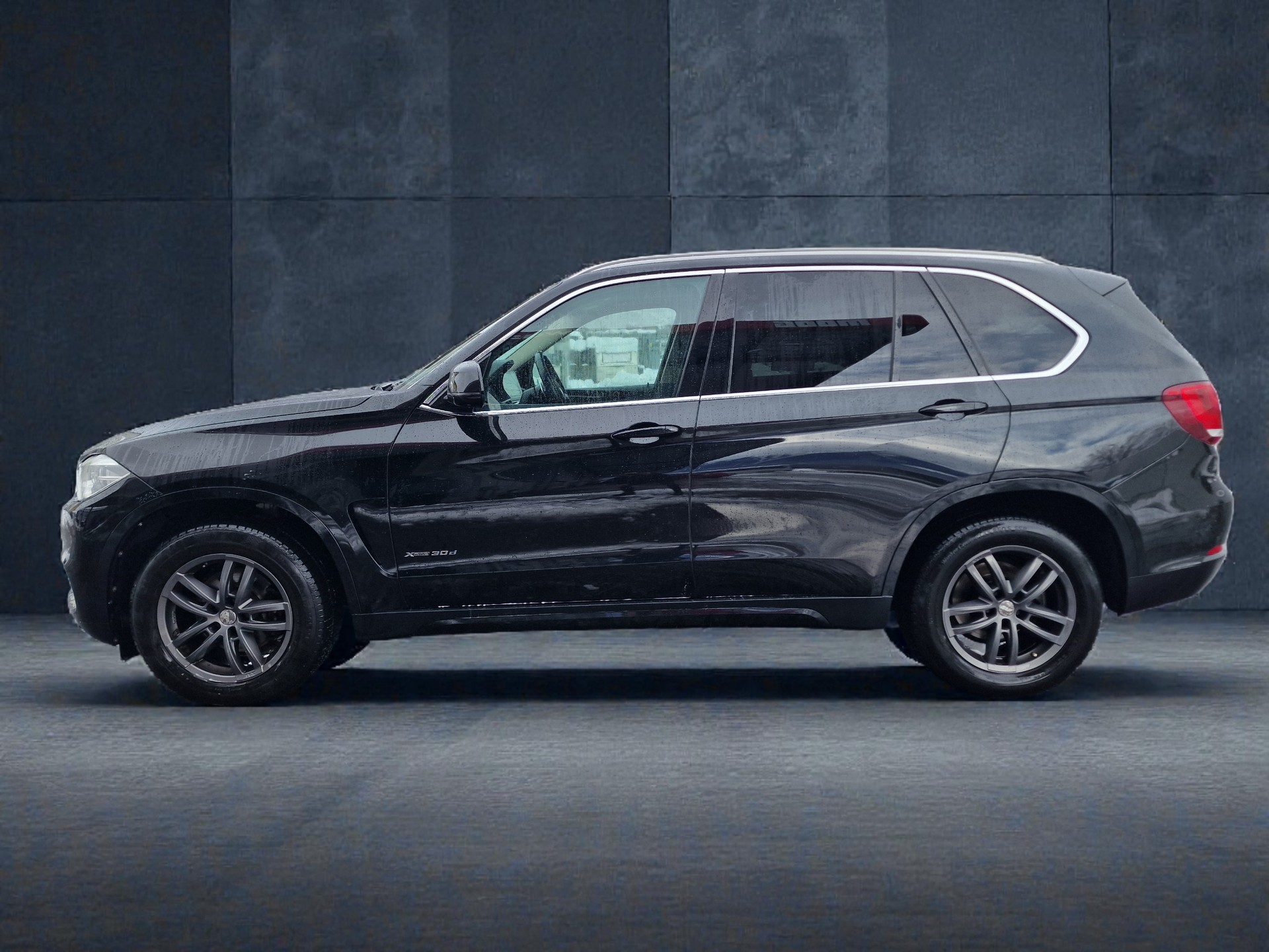 BMW X5 xDrive 30d Steptronic 12Mt Gara Anhängkupp MFK Neu 8x Alu-showroom-element-2