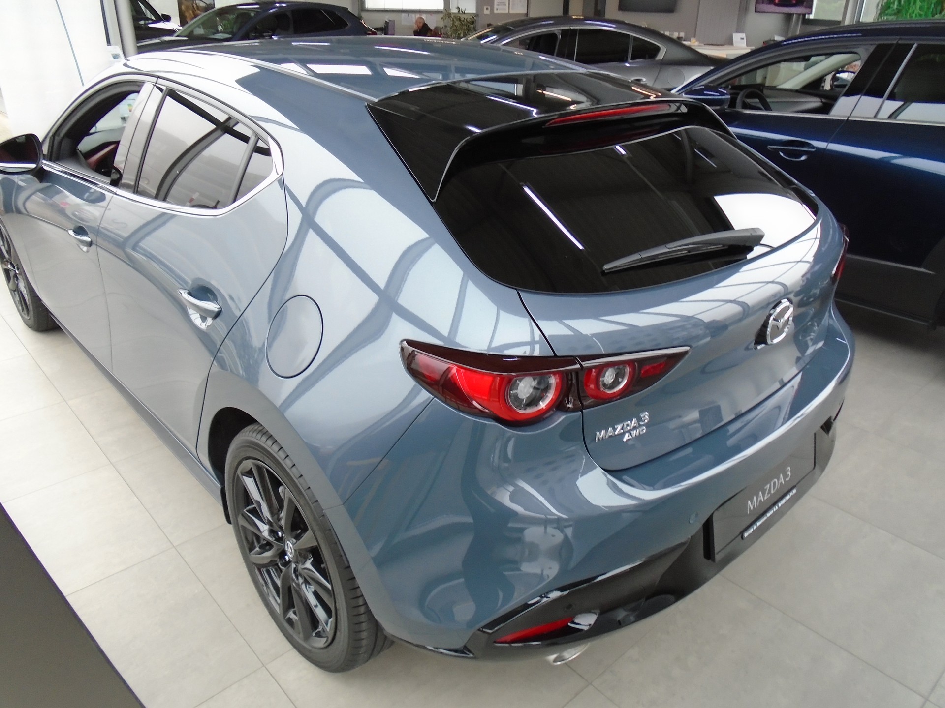 MAZDA 3 Hatchback SKYACTIV-X M Hybrid 186 AWD Takumi Automat-image-2
