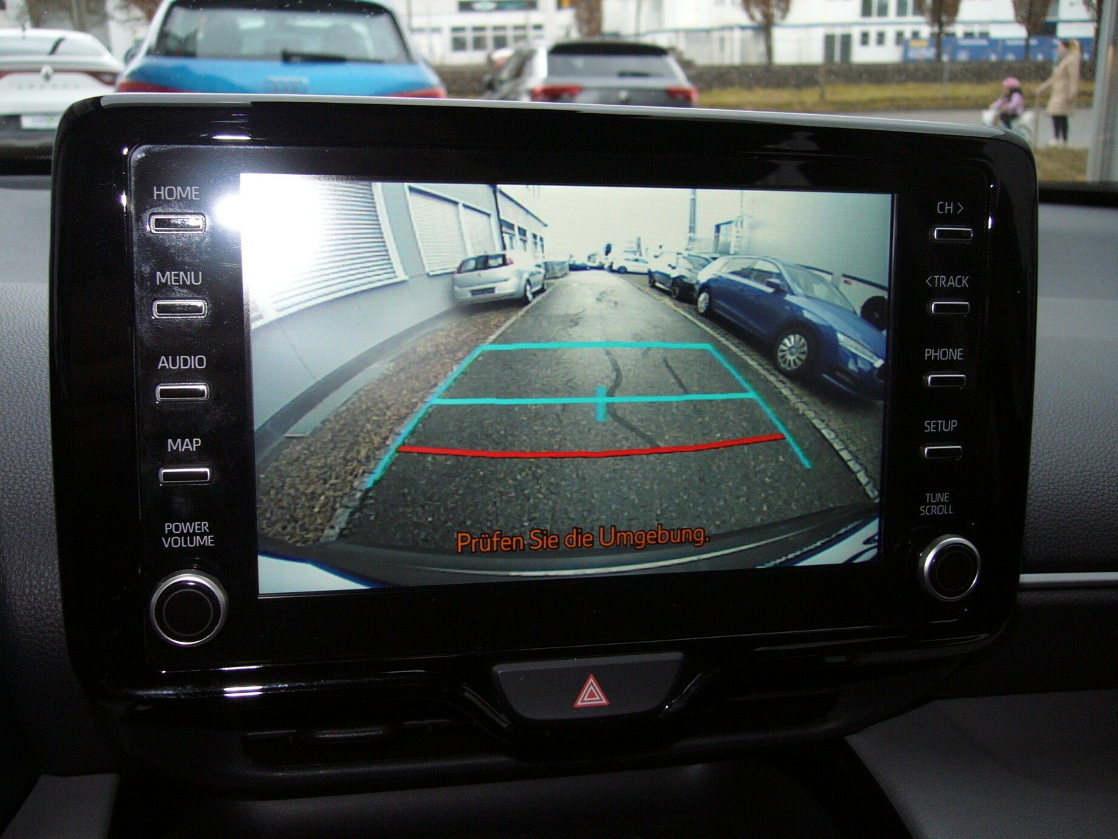 TOYOTA Yaris Cross 1.5 Comfort e-CVT AWDi Voll-Hybrid 4x4-image-4