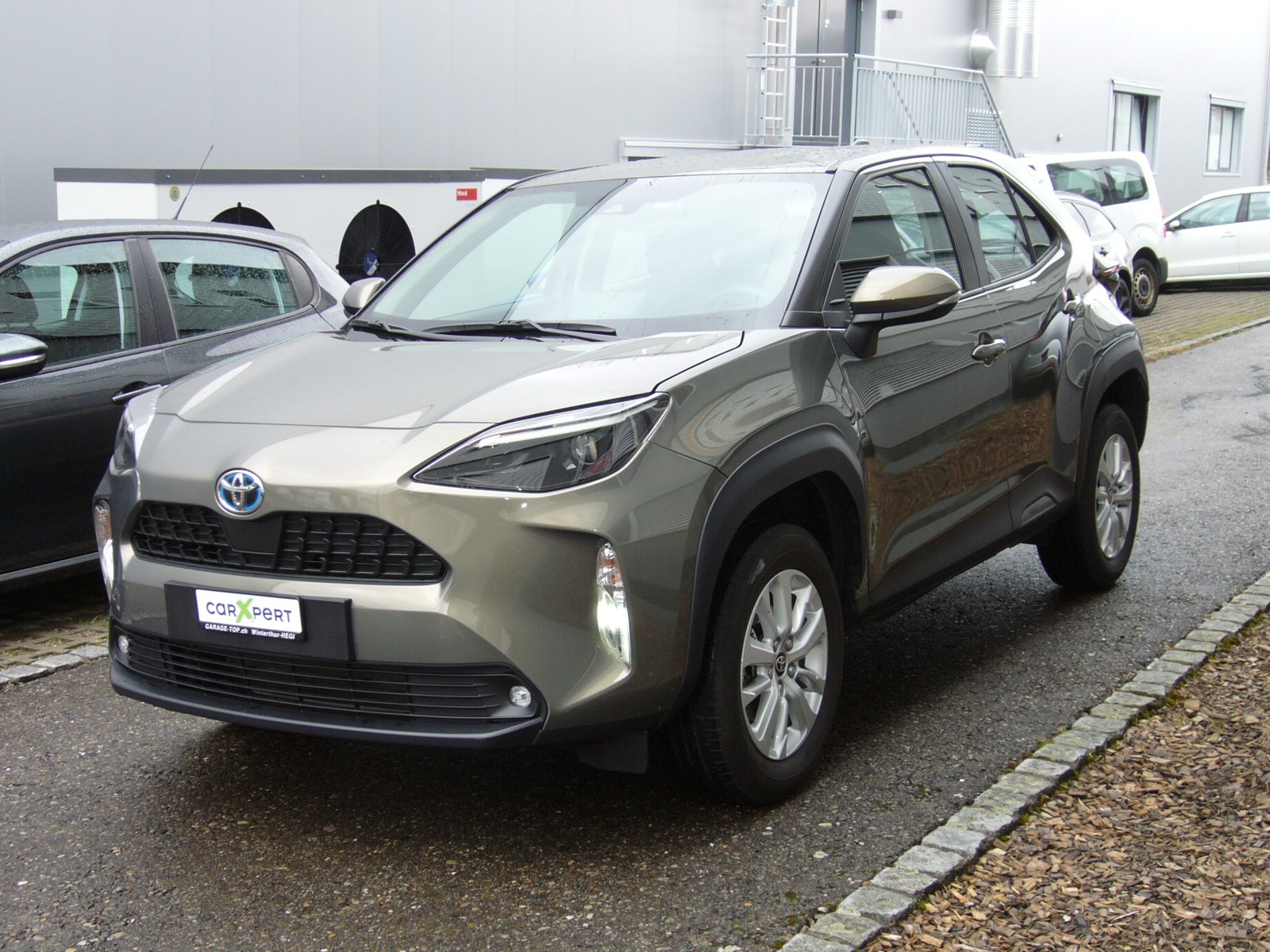 TOYOTA Yaris Cross 1.5 Comfort e-CVT AWDi Voll-Hybrid 4x4-showroom-element-1