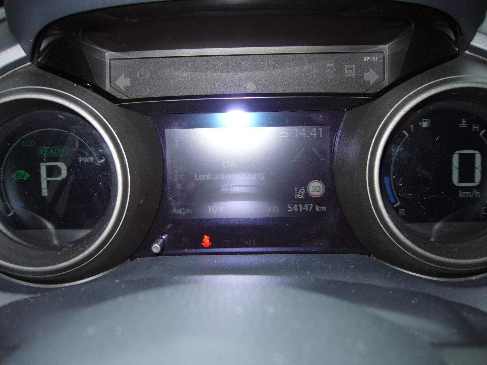 TOYOTA Yaris Cross 1.5 Comfort e-CVT AWDi Voll-Hybrid 4x4-image-17