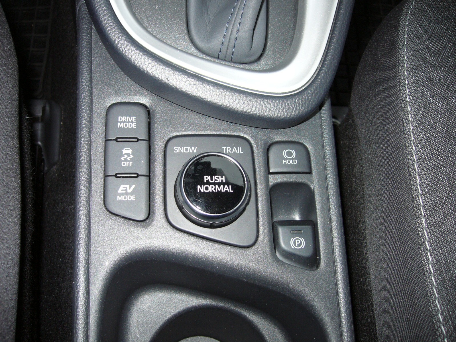 TOYOTA Yaris Cross 1.5 Comfort e-CVT AWDi Voll-Hybrid 4x4-image-10