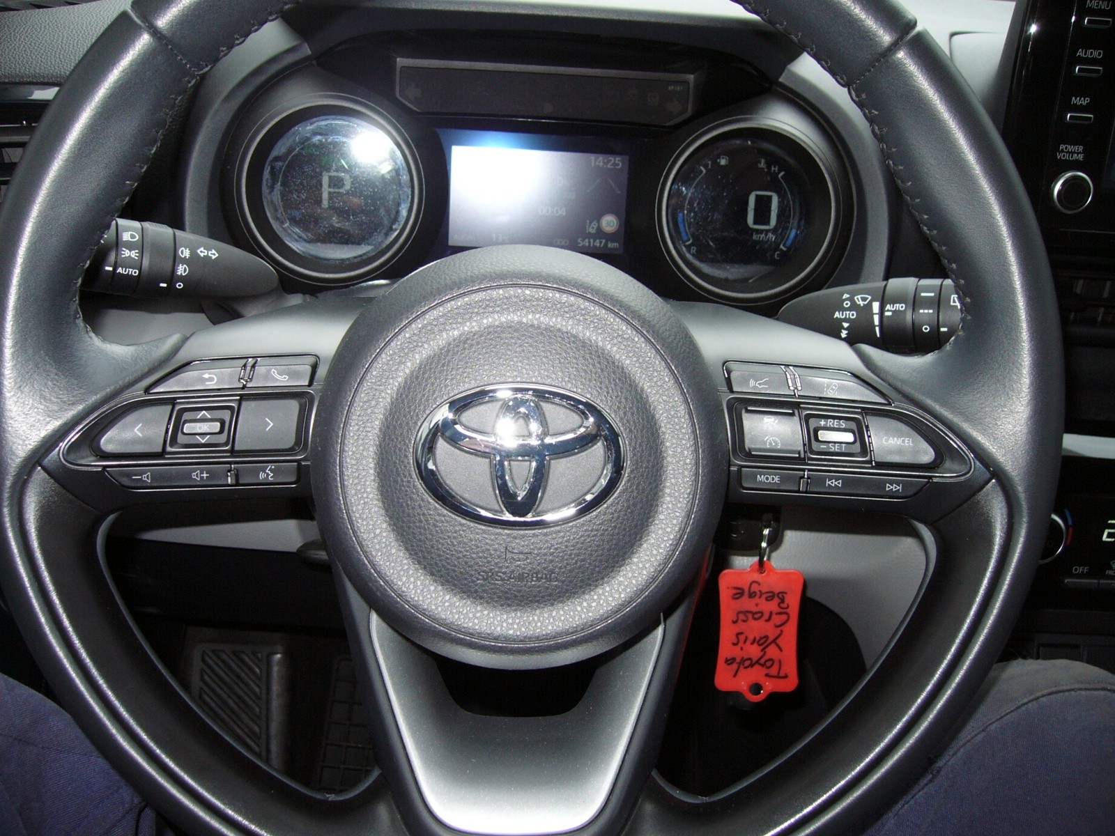 TOYOTA Yaris Cross 1.5 Comfort e-CVT AWDi Voll-Hybrid 4x4-image-6