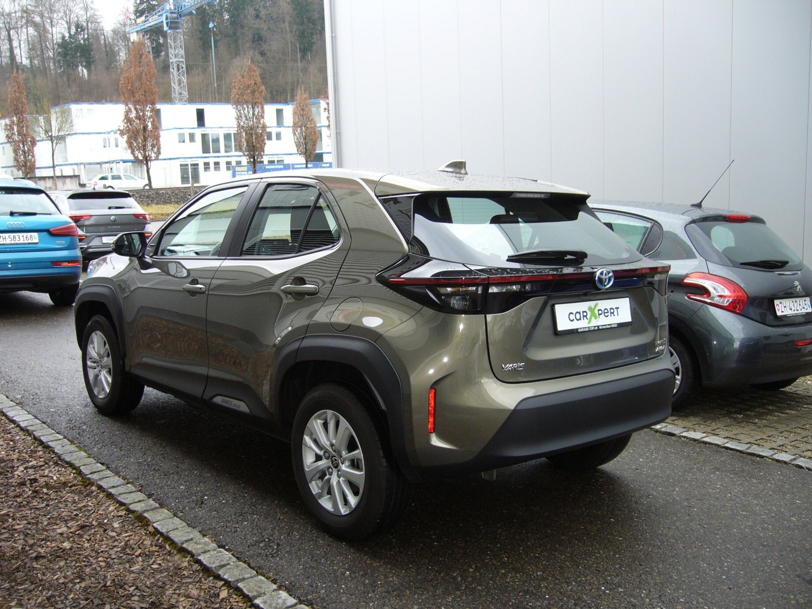 TOYOTA Yaris Cross 1.5 Comfort e-CVT AWDi Voll-Hybrid 4x4-showroom-element-3