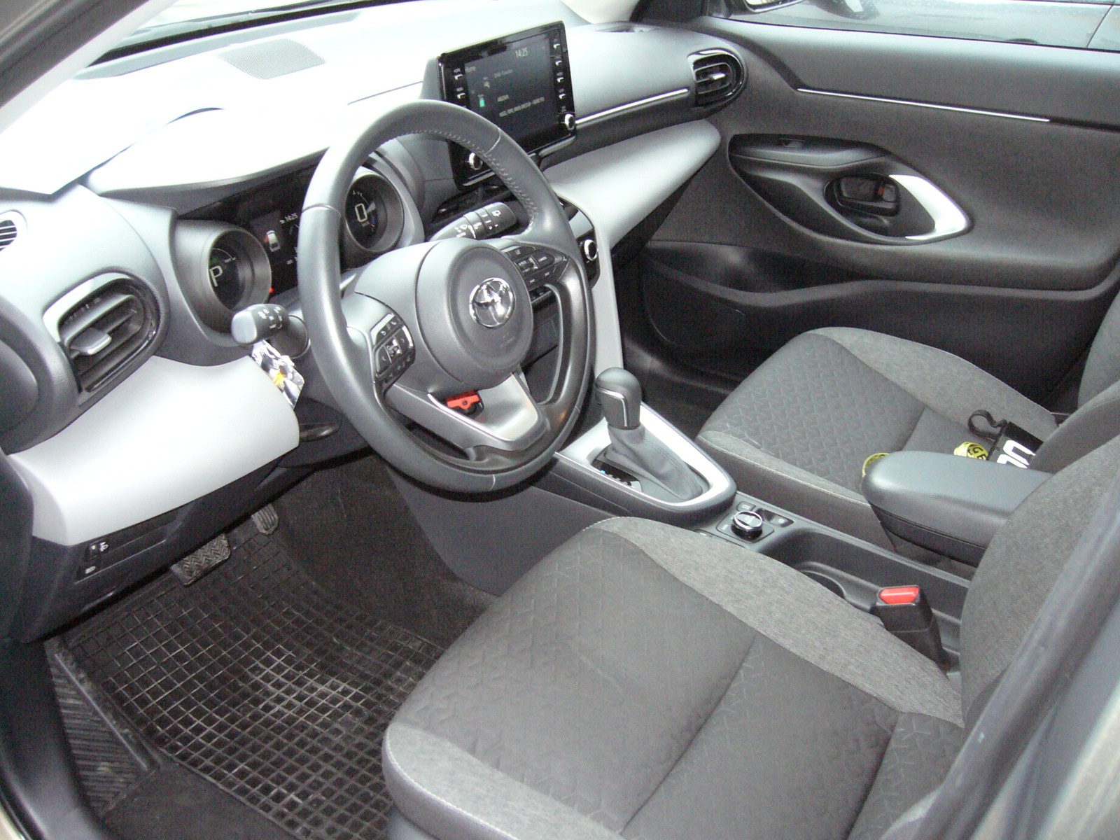 TOYOTA Yaris Cross 1.5 Comfort e-CVT AWDi Voll-Hybrid 4x4-image-5