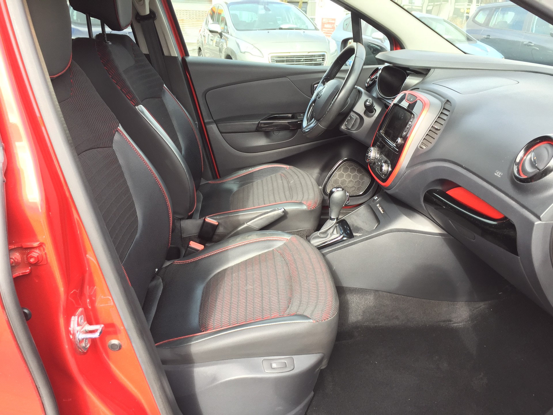 RENAULT Captur 1.2 T 16V Dynamique EDC-image-9