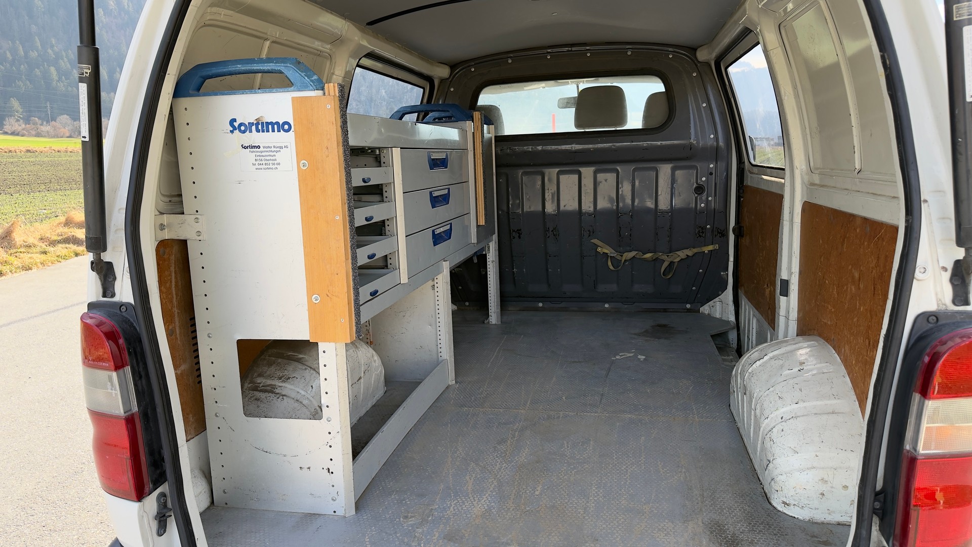 TOYOTA Hiace D-4D Van 4WD SWB-image-9