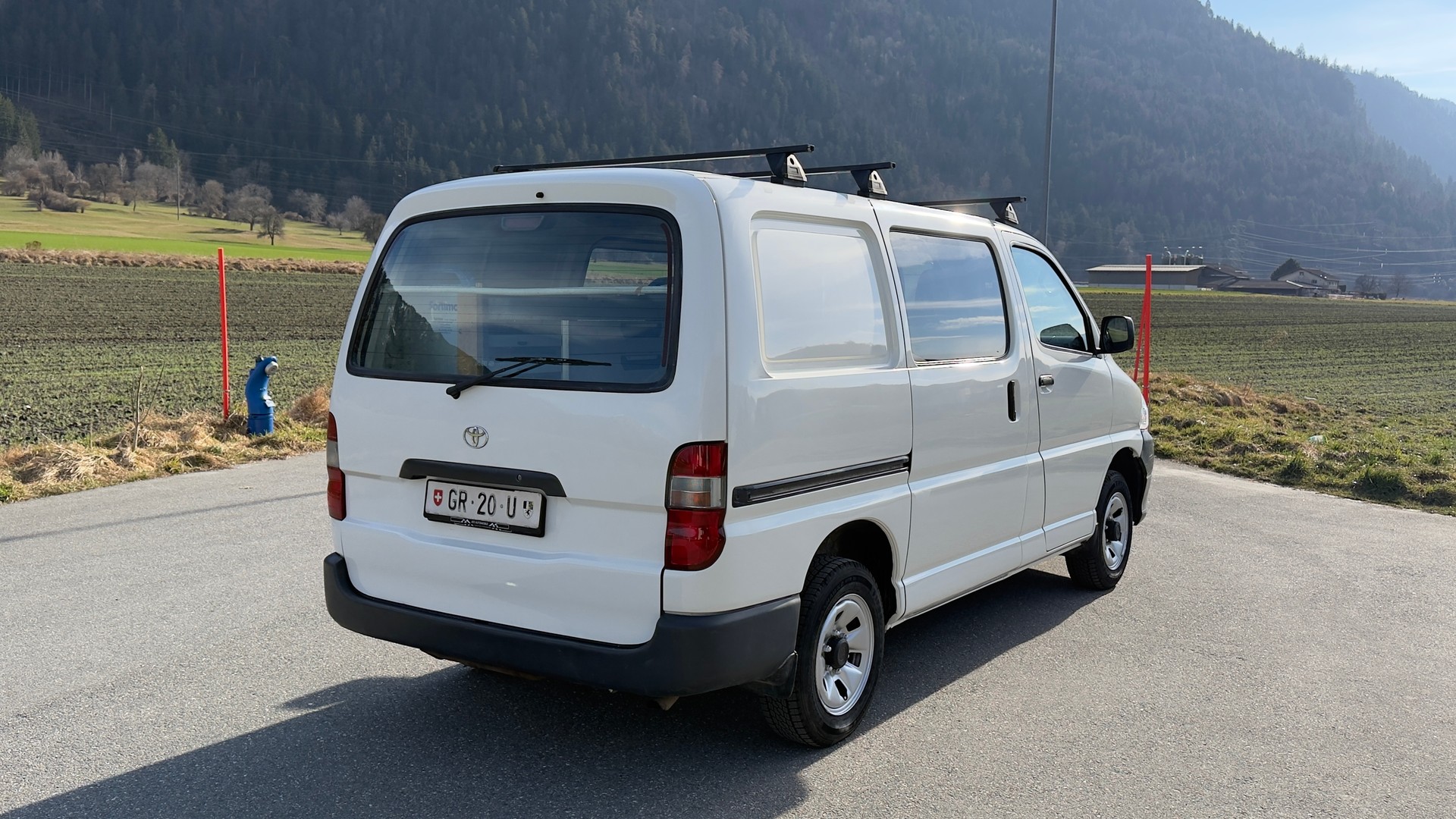 TOYOTA Hiace D-4D Van 4WD SWB-image-4
