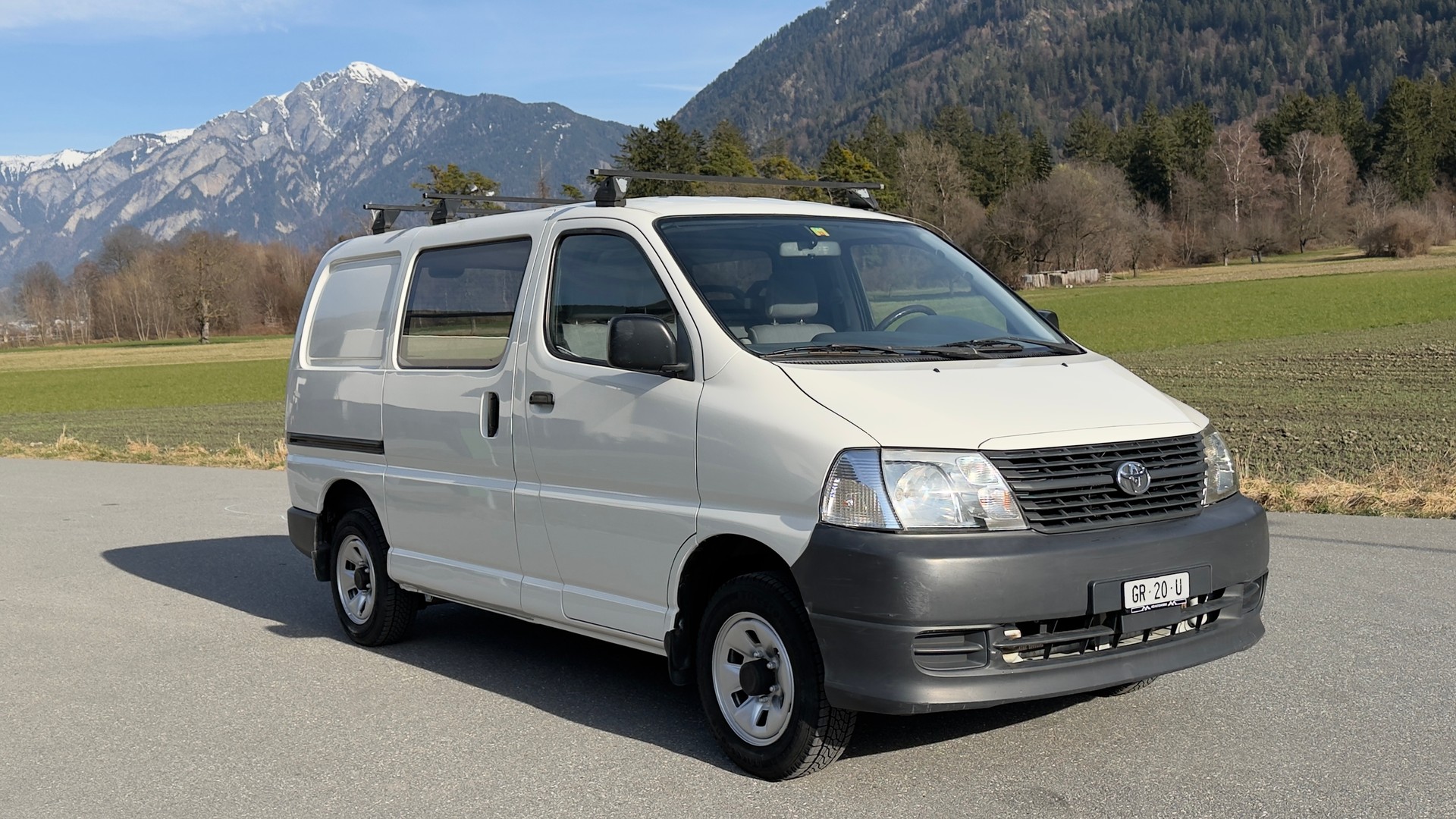 TOYOTA Hiace D-4D Van 4WD SWB-image-2
