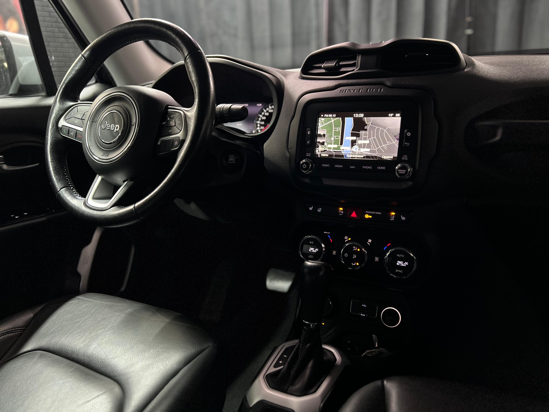 JEEP Renegade 1.4 Turbo Limited AWD-image-8