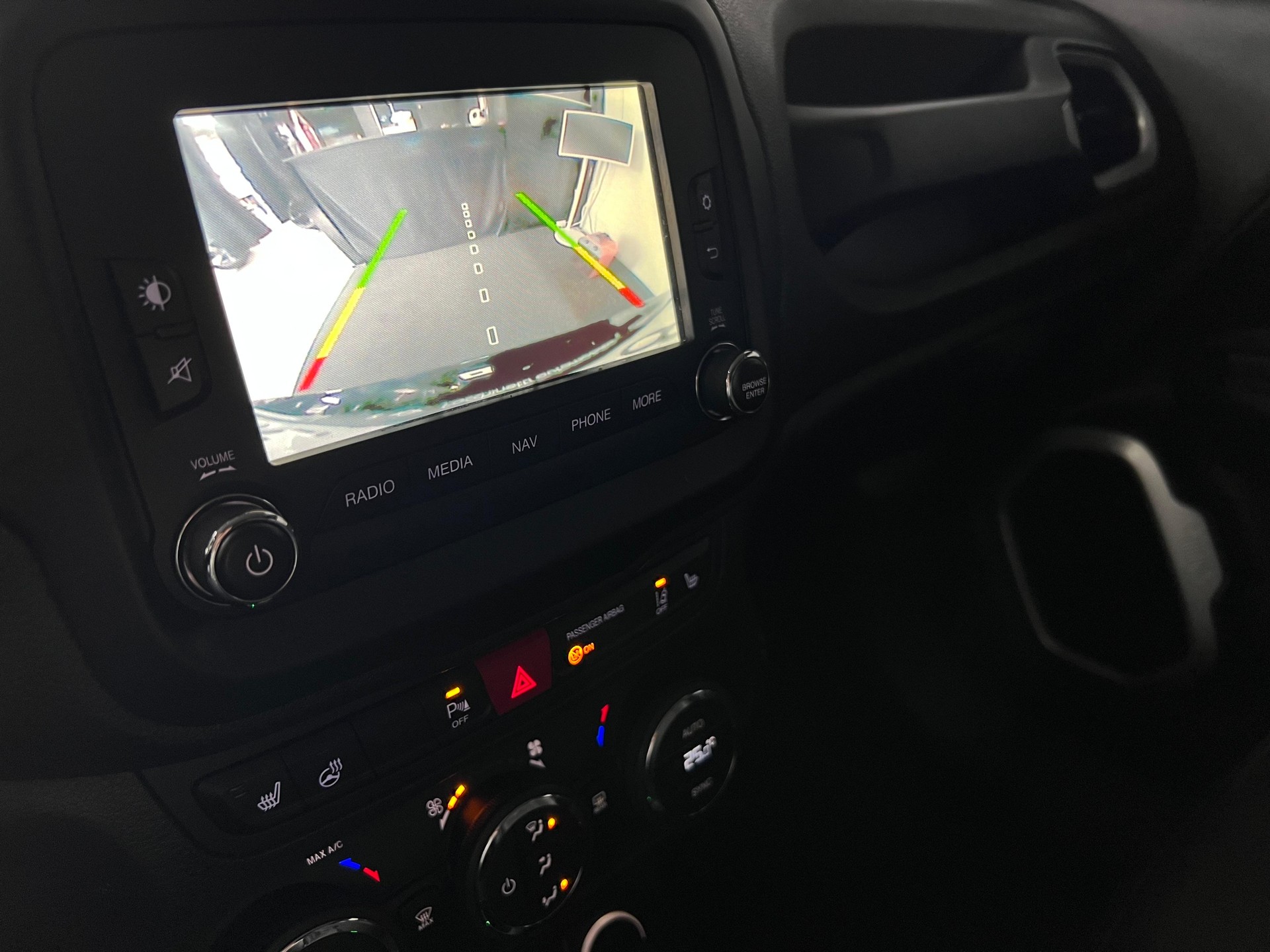 JEEP Renegade 1.4 Turbo Limited AWD-image-15