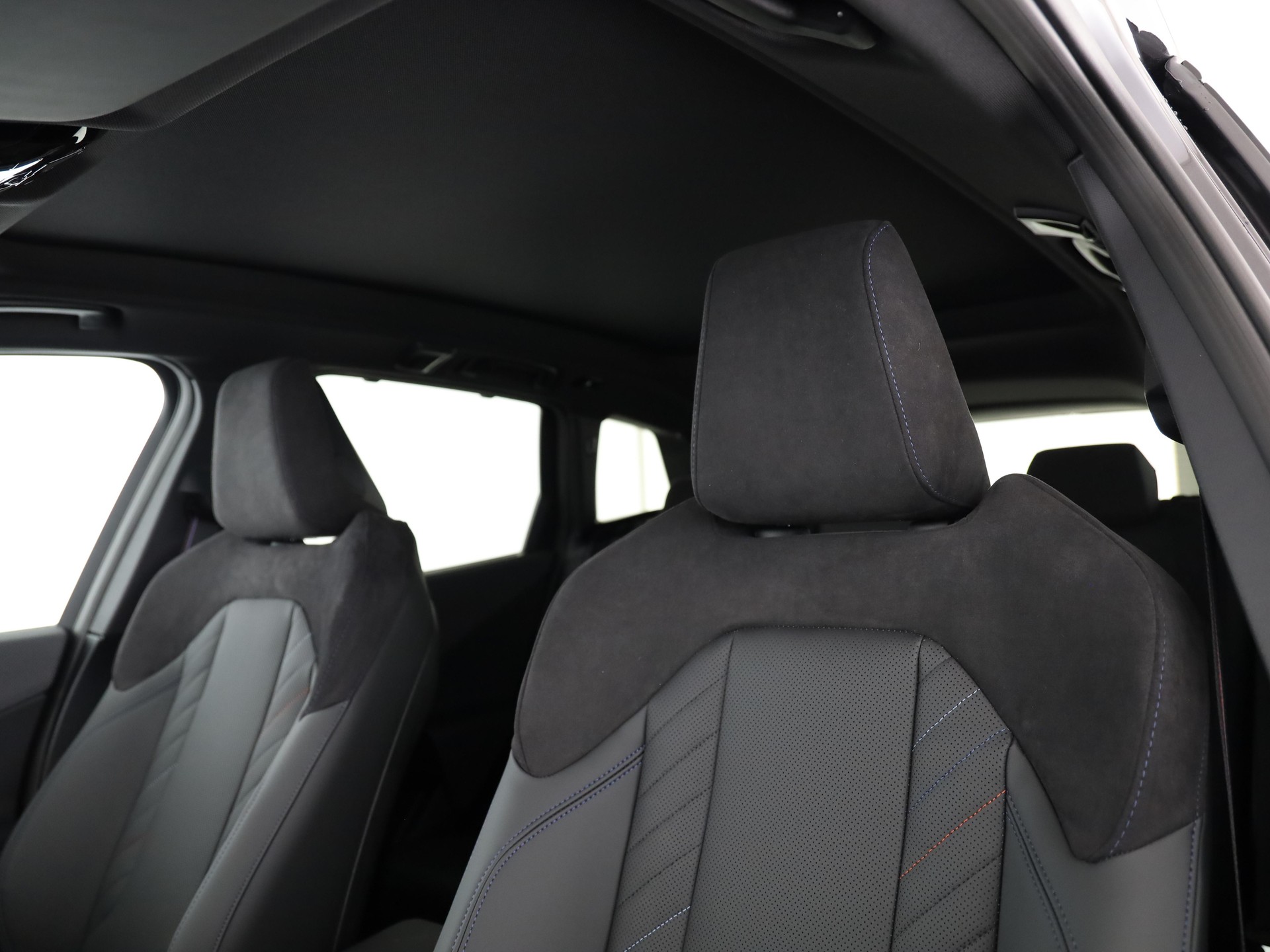 BMW X3 M50i-image-11