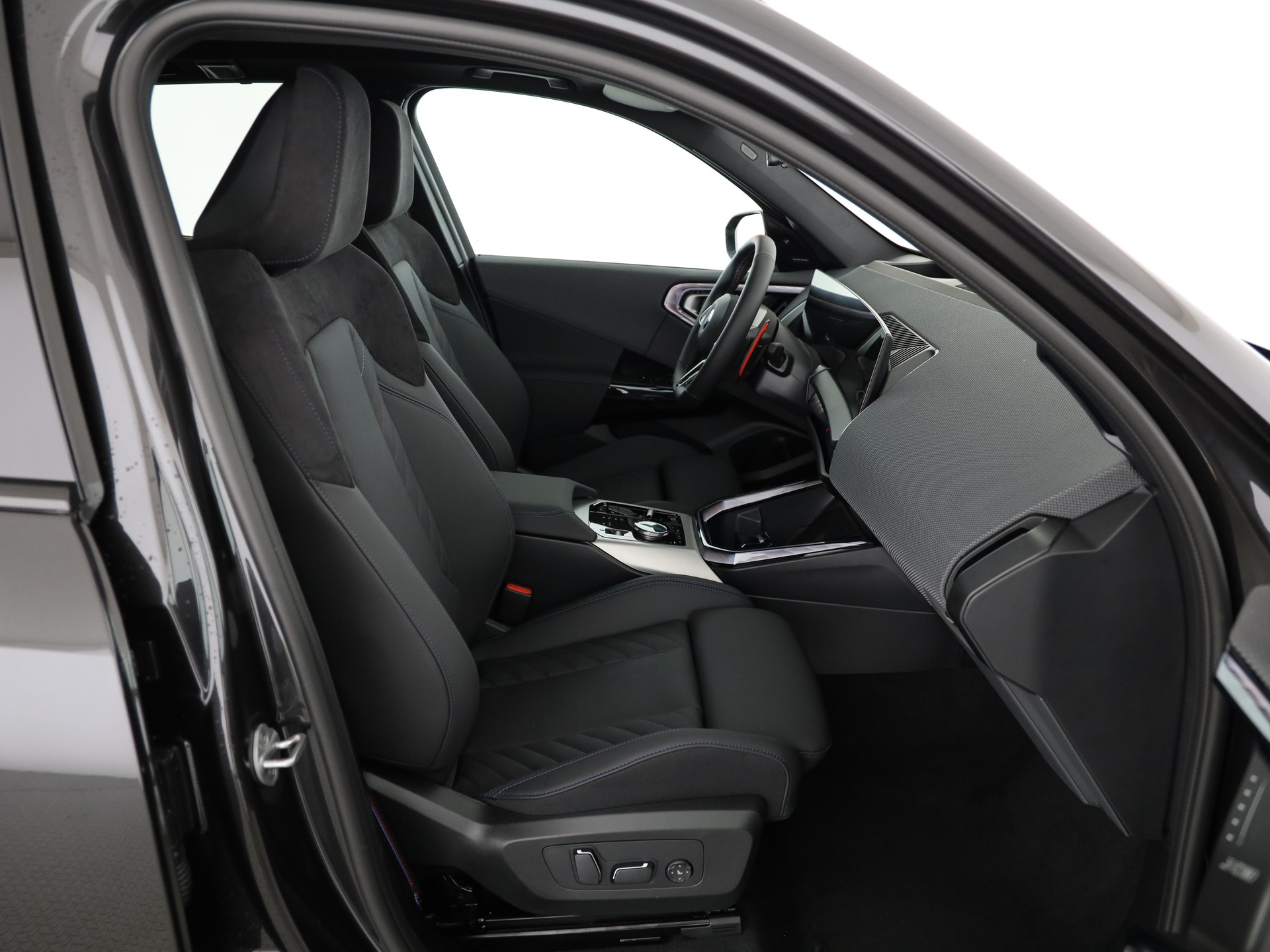 BMW X3 M50i-image-14
