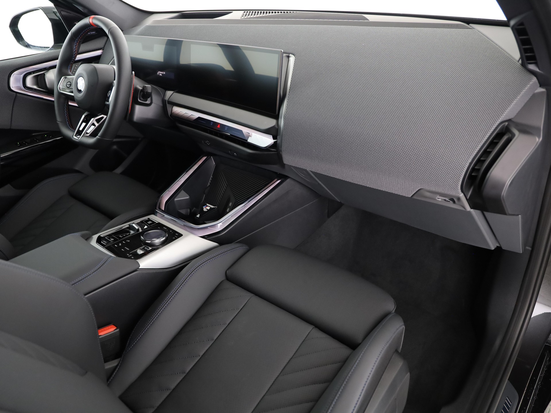 BMW X3 M50i-image-13