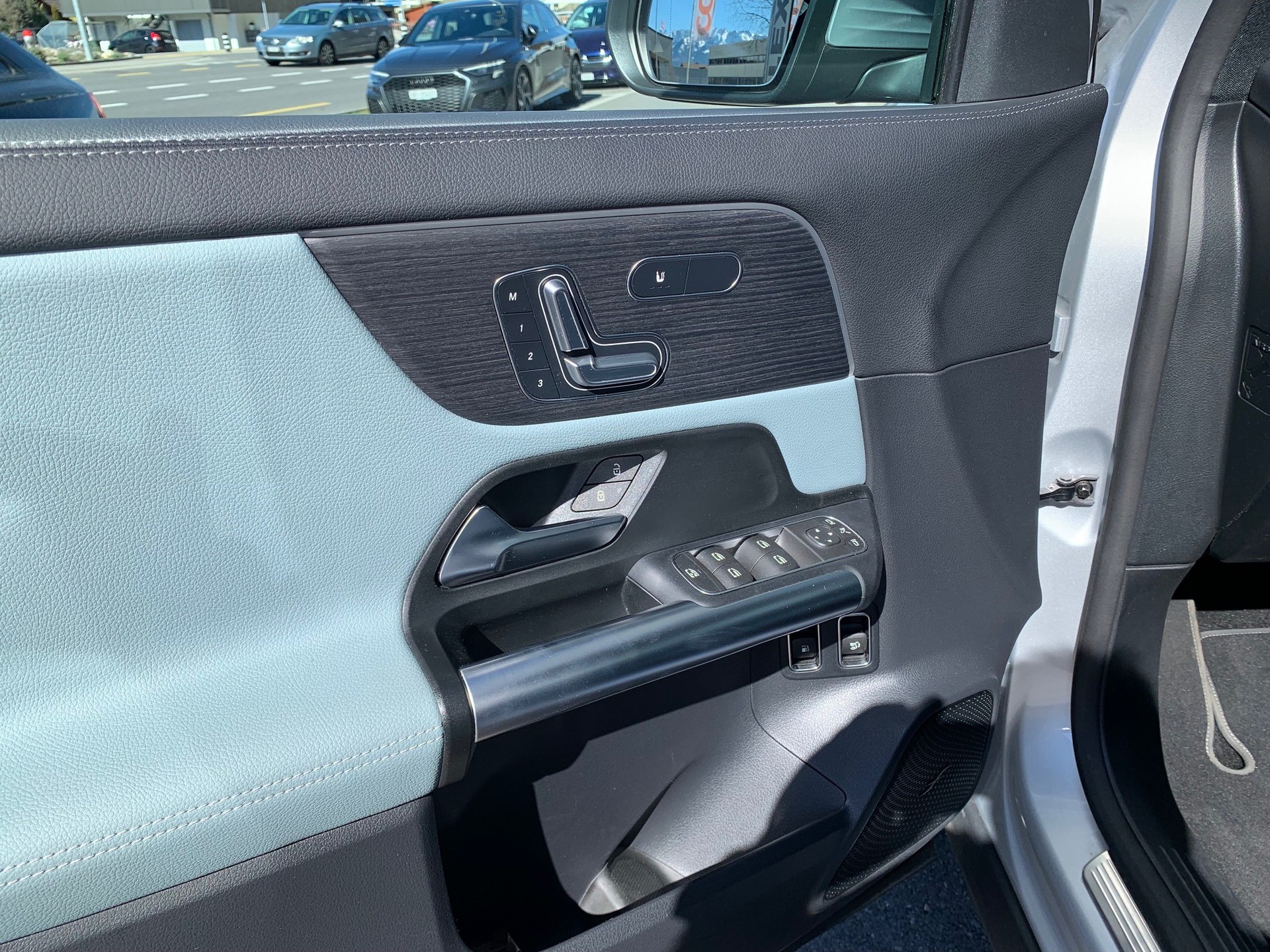MERCEDES-BENZ GLA 250 e 8G-DCT-image-9