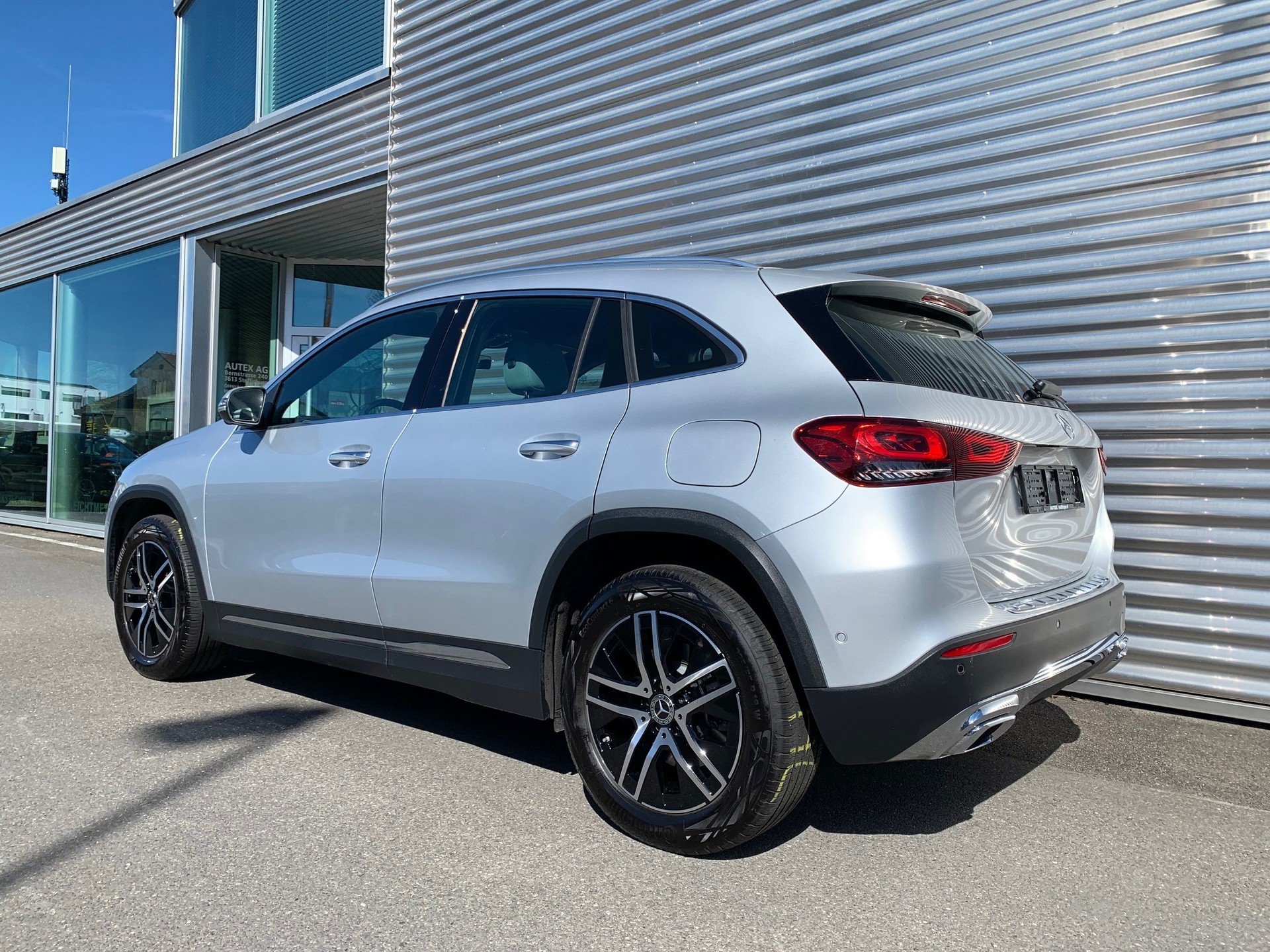 MERCEDES-BENZ GLA 250 e 8G-DCT-image-4