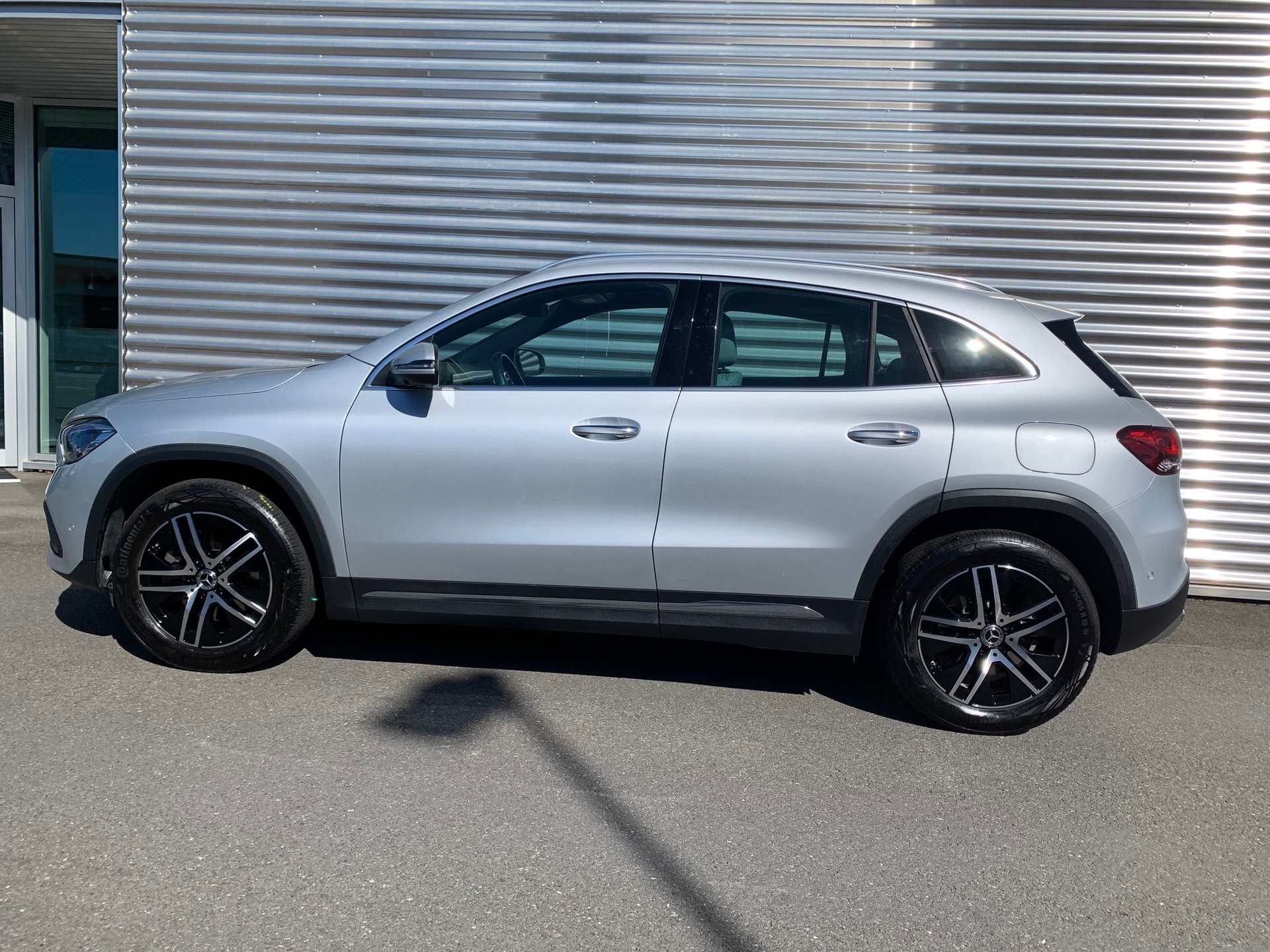 MERCEDES-BENZ GLA 250 e 8G-DCT-showroom-element-2