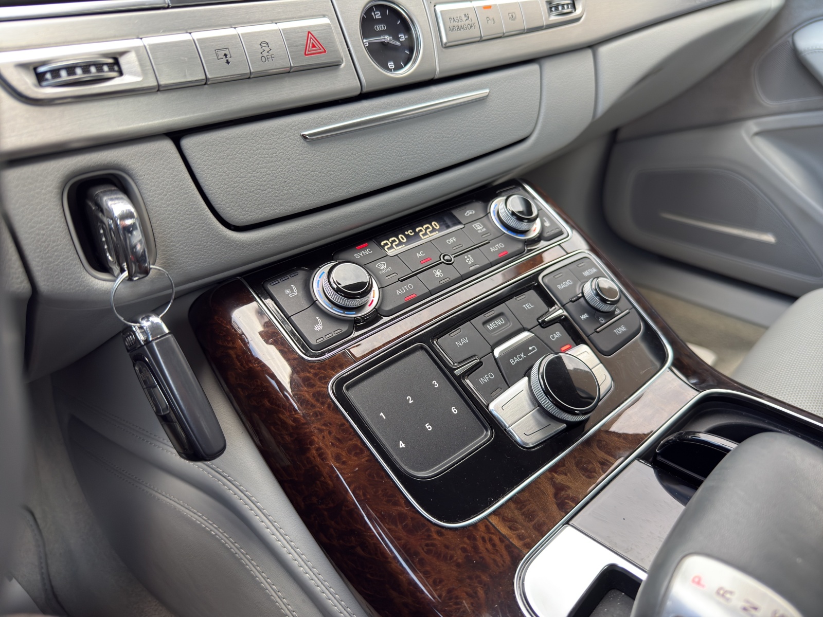 AUDI A8 4.2 TDI quattro tiptronic-image-11
