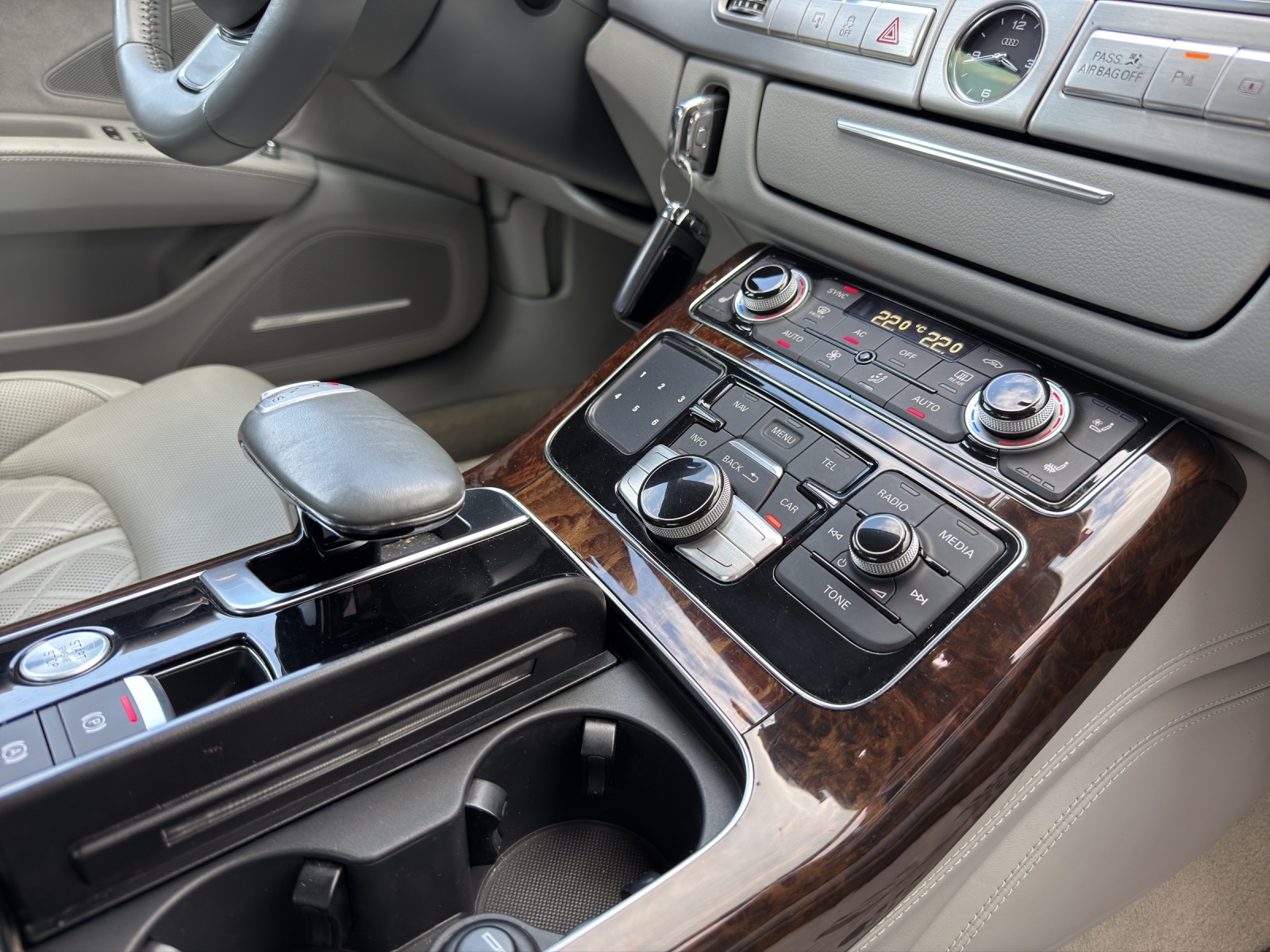 AUDI A8 4.2 TDI quattro tiptronic-image-14