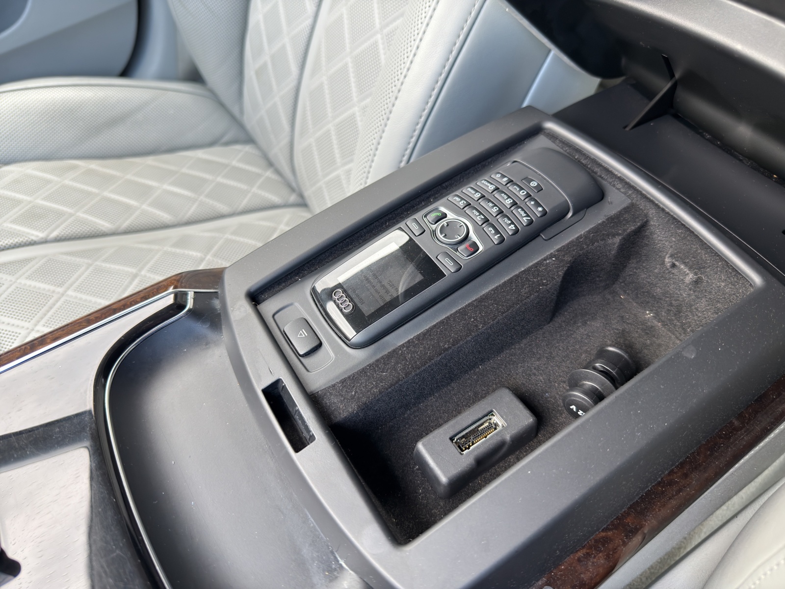 AUDI A8 4.2 TDI quattro tiptronic-image-12