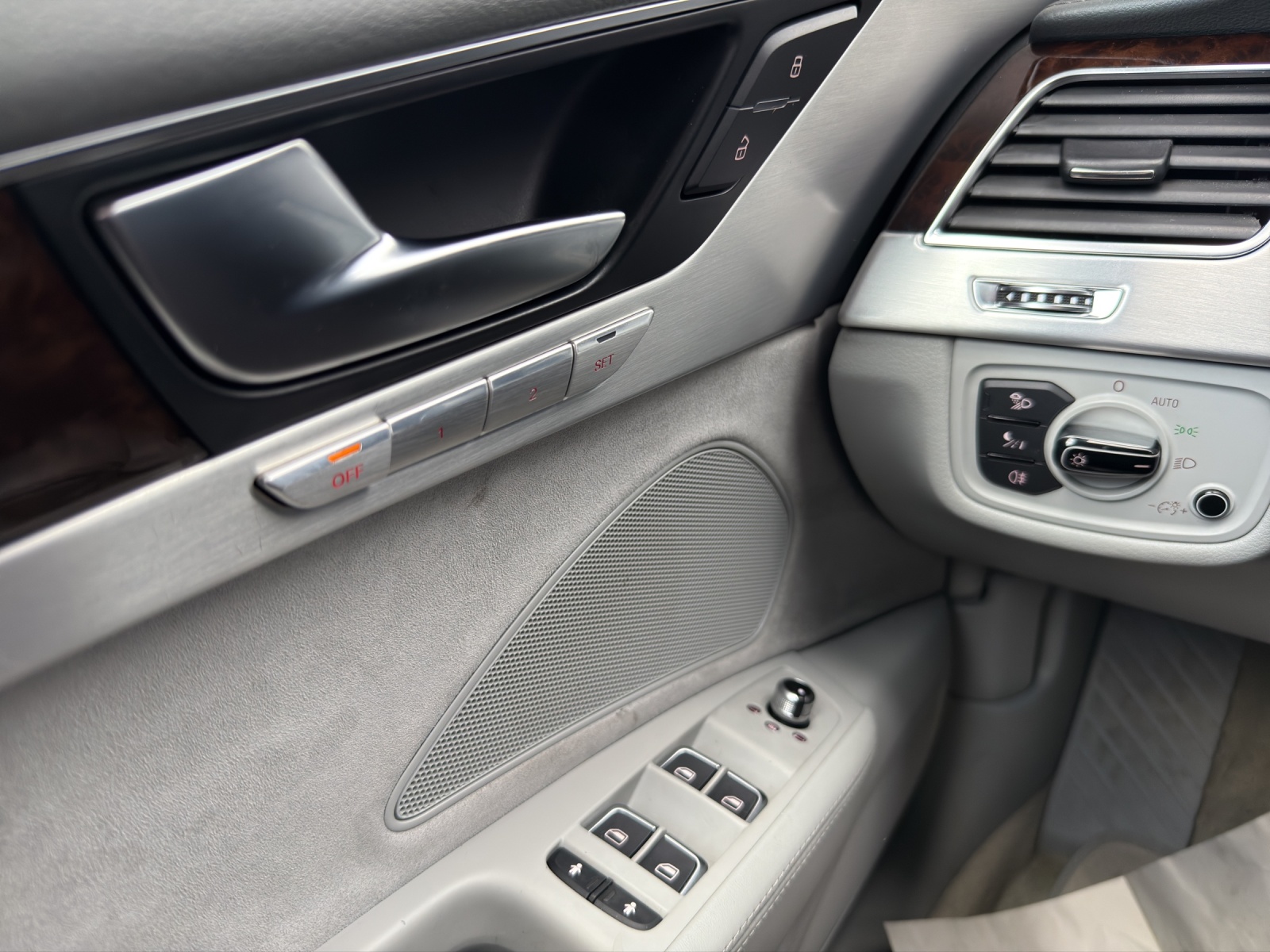 AUDI A8 4.2 TDI quattro tiptronic-image-8