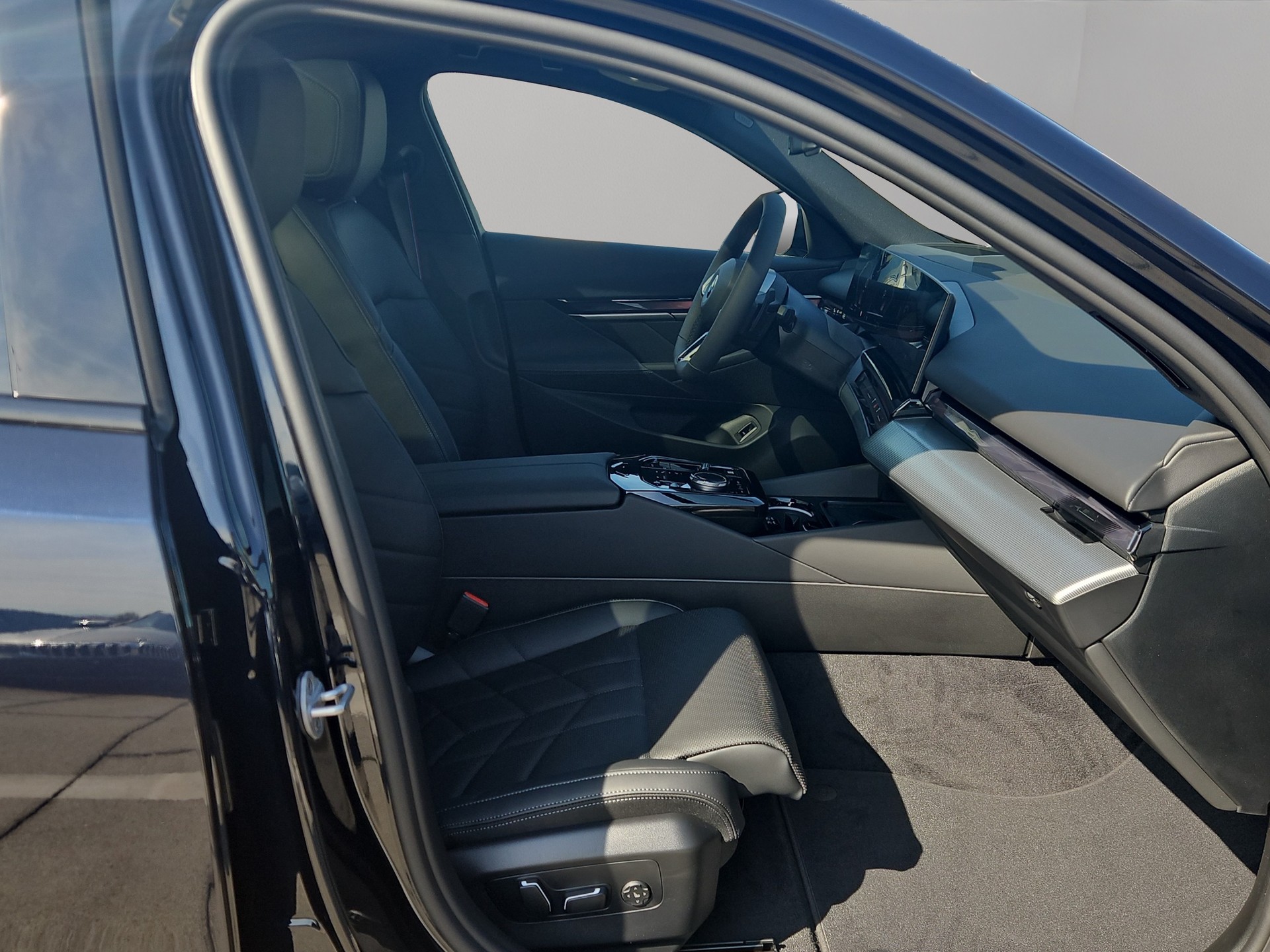 BMW 520d xDrive 48V Touring M Sport Pro Steptronic-image-19