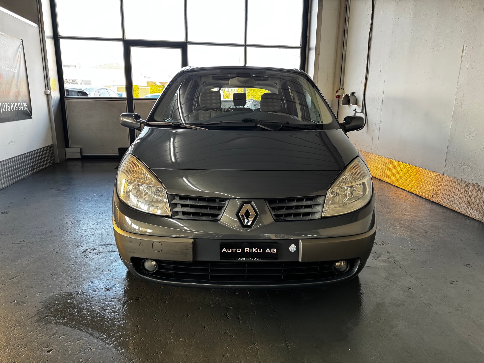 RENAULT Scénic 2.0 dCi Privilège-image-3