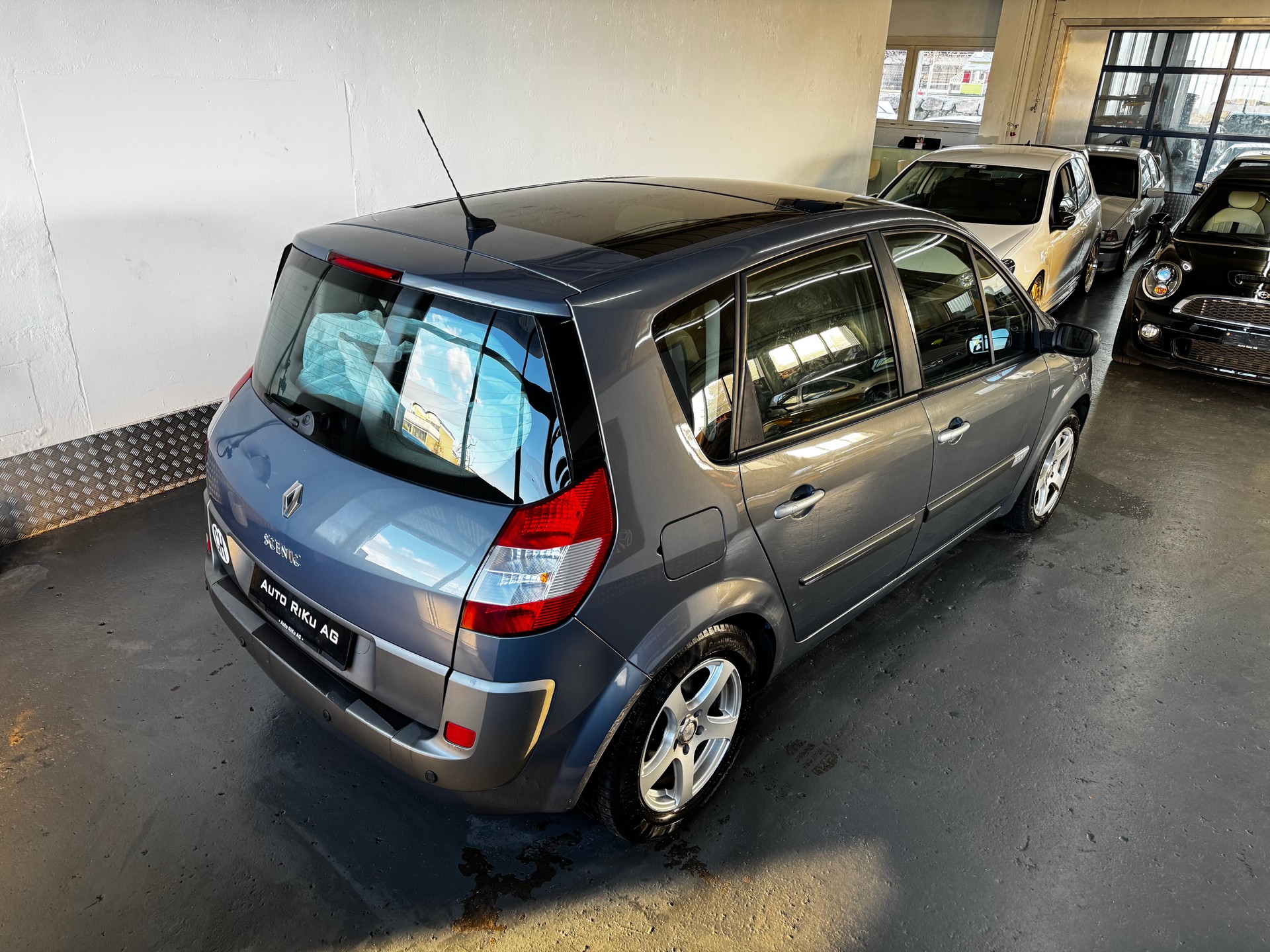 RENAULT Scénic 2.0 dCi Privilège-image-7