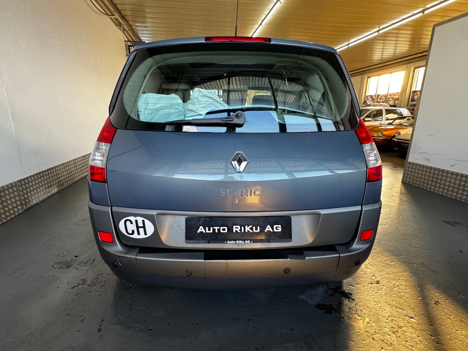 RENAULT Scénic 2.0 dCi Privilège-image-10