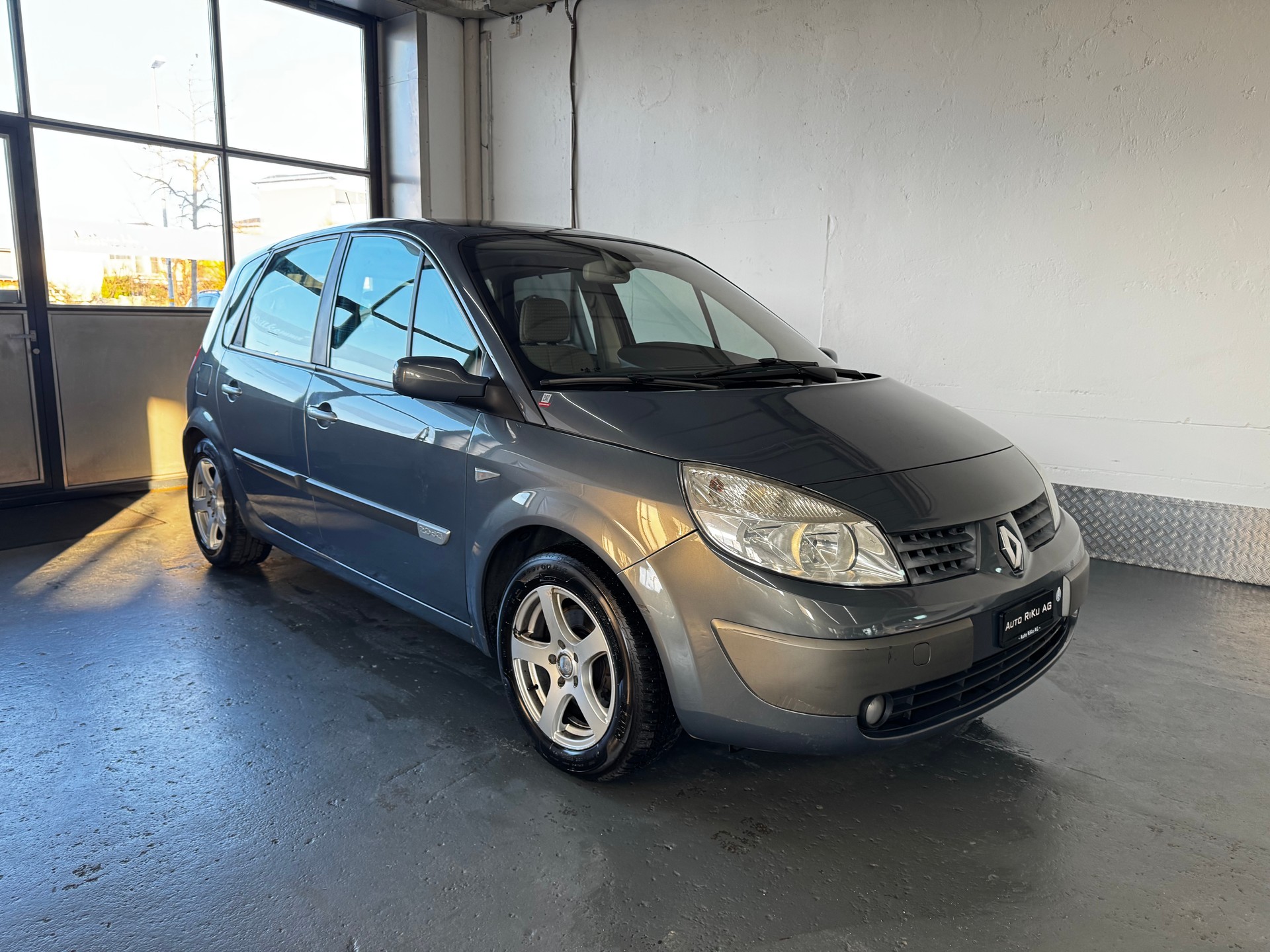 RENAULT Scénic 2.0 dCi Privilège-image-1