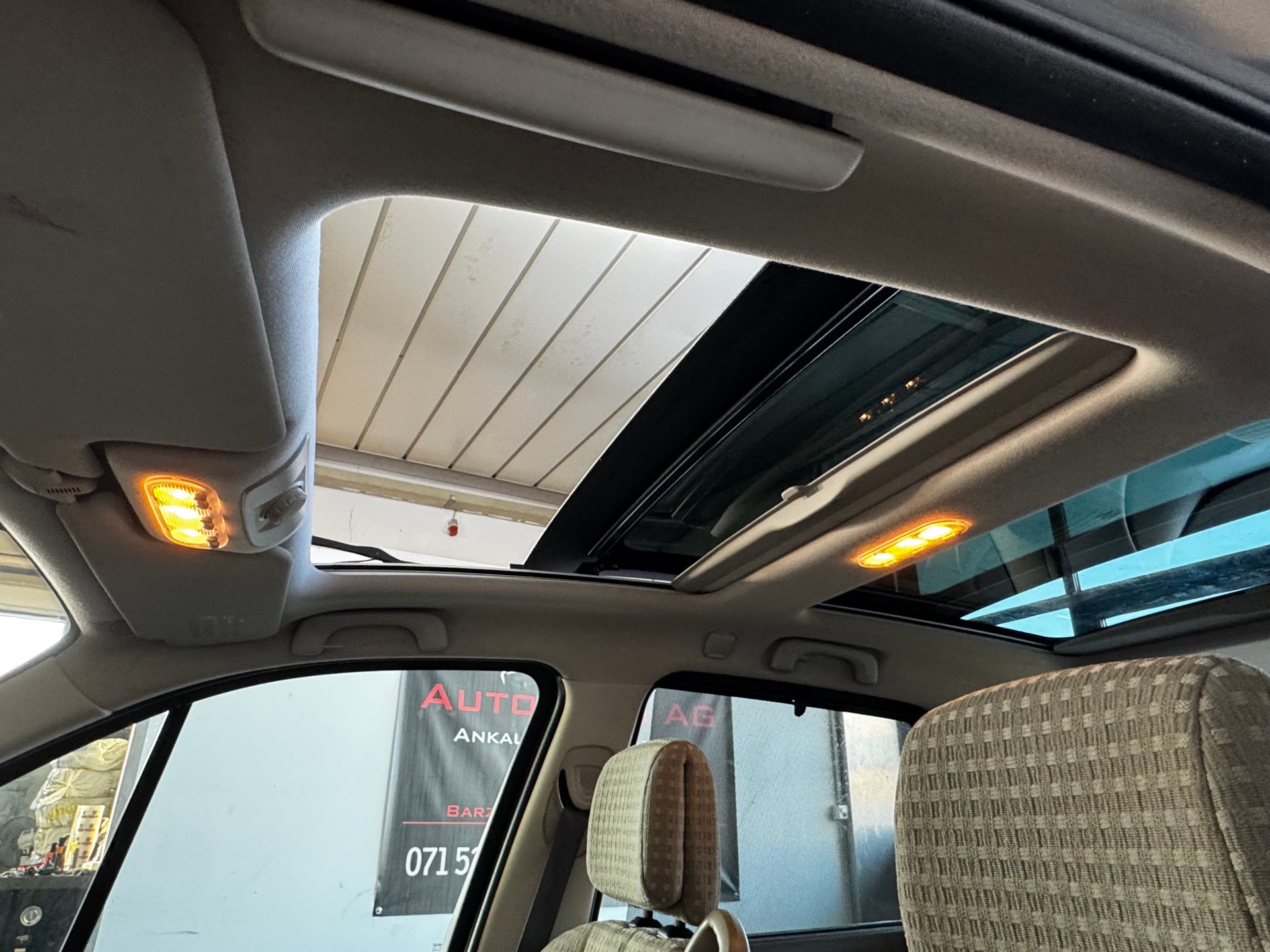 RENAULT Scénic 2.0 dCi Privilège-image-13