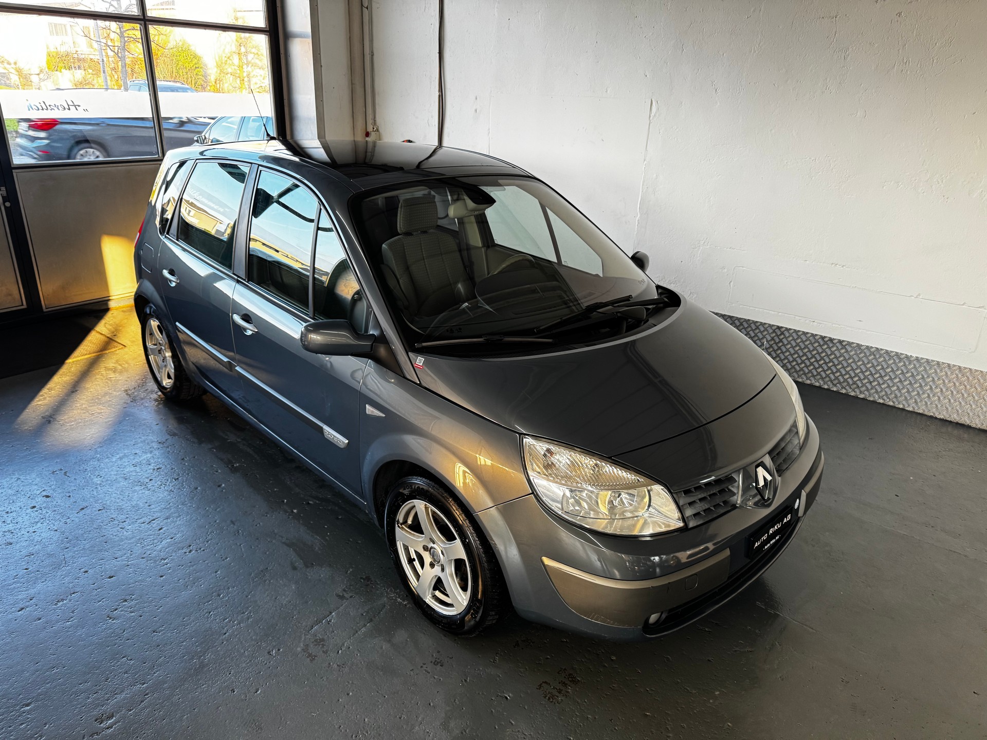 RENAULT Scénic 2.0 dCi Privilège-image-0