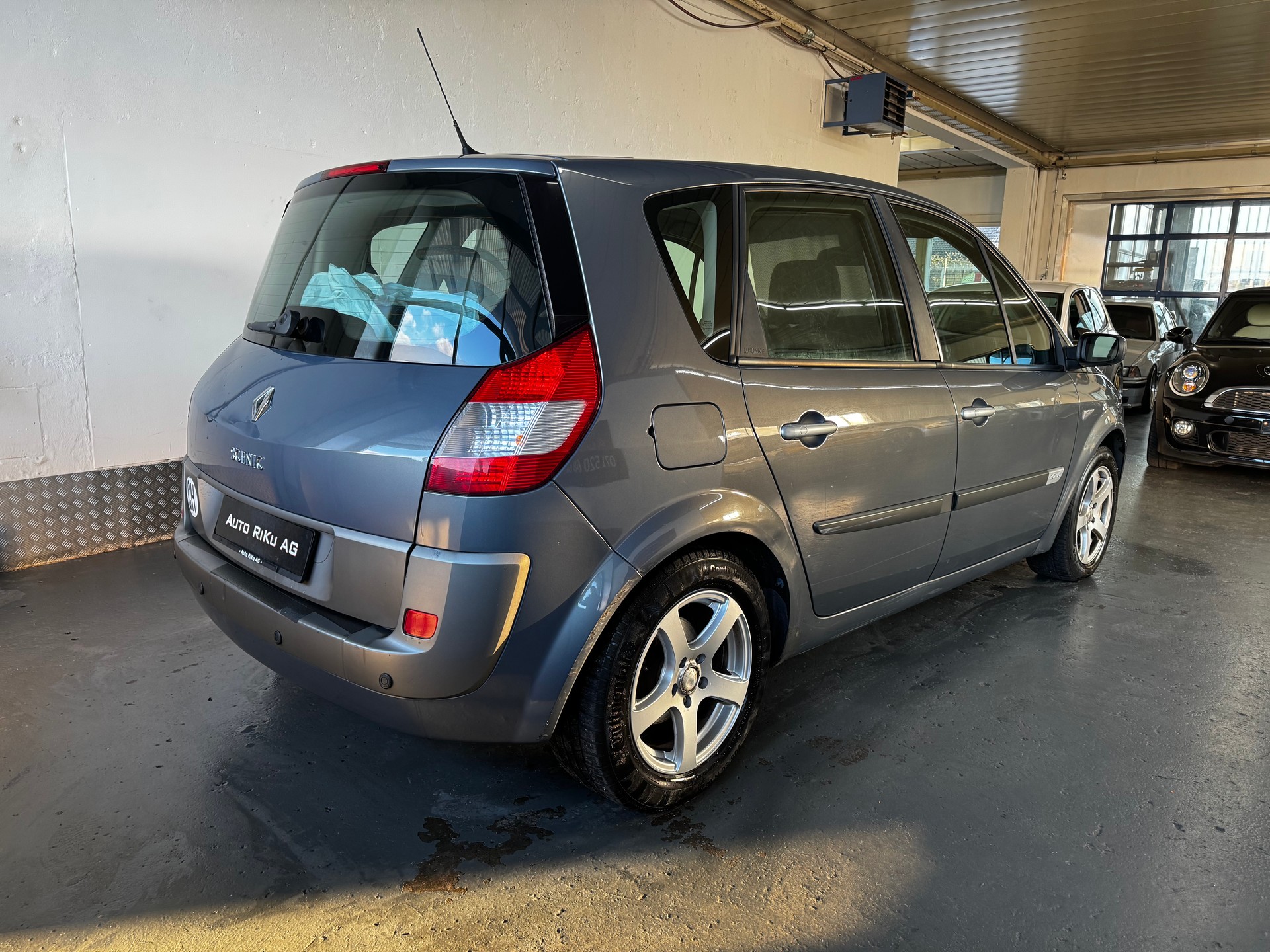 RENAULT Scénic 2.0 dCi Privilège-image-8