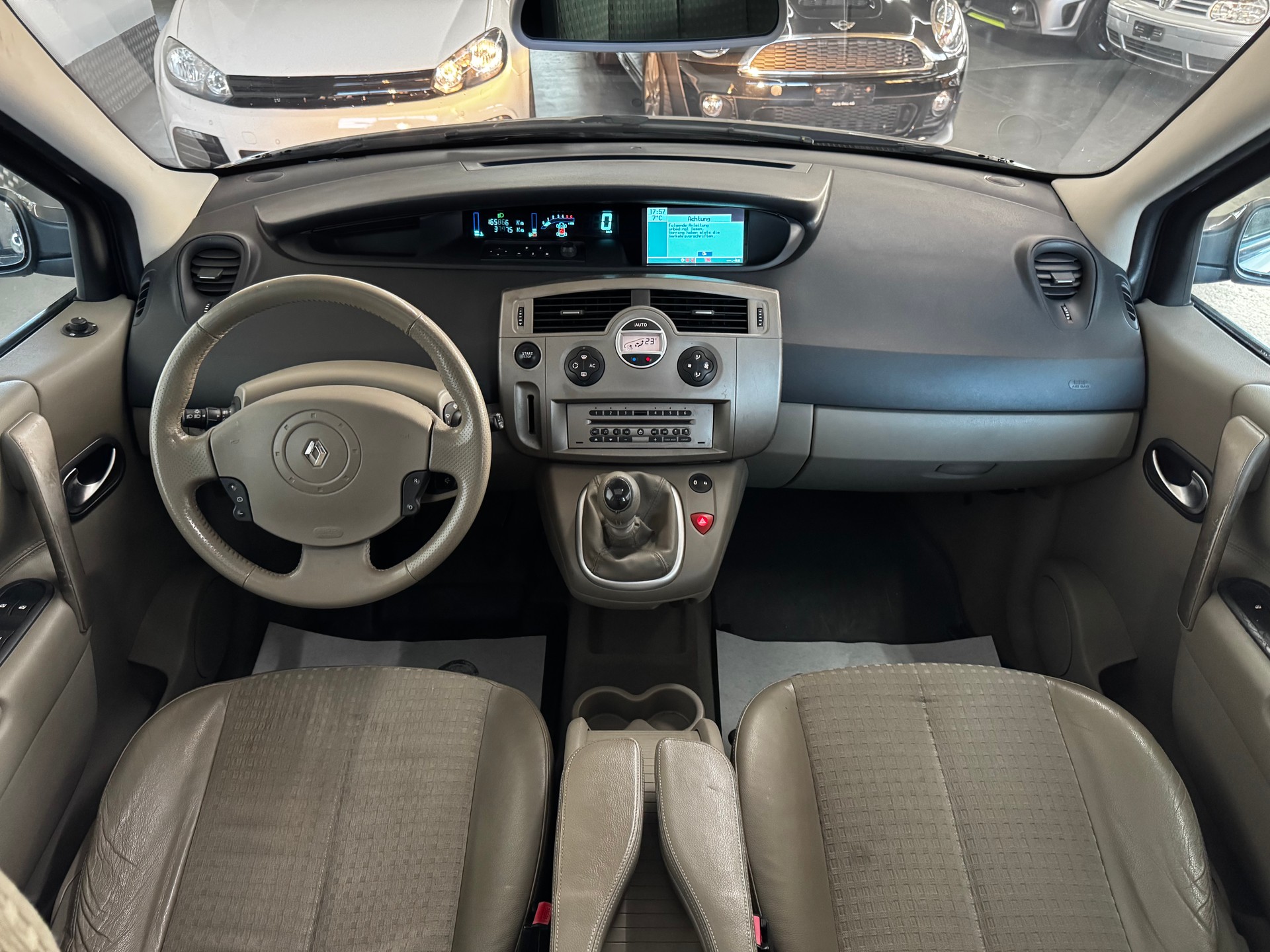 RENAULT Scénic 2.0 dCi Privilège-image-15