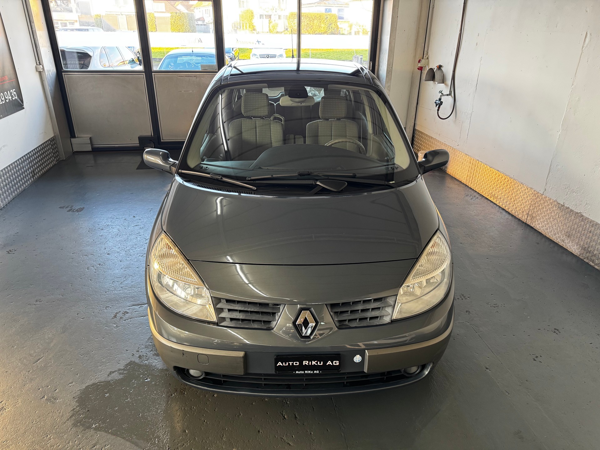 RENAULT Scénic 2.0 dCi Privilège-image-2