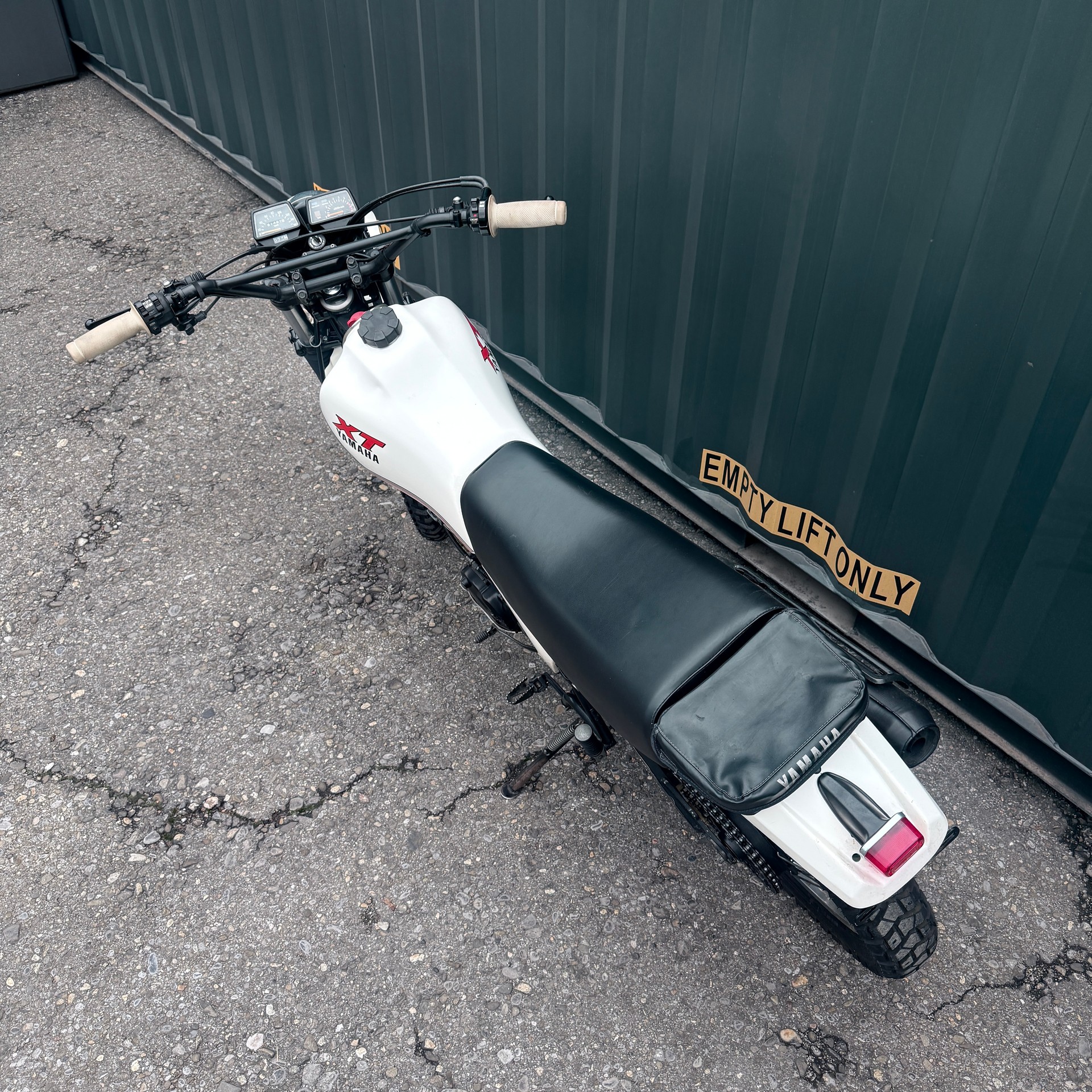 YAMAHA XT 550-image-5