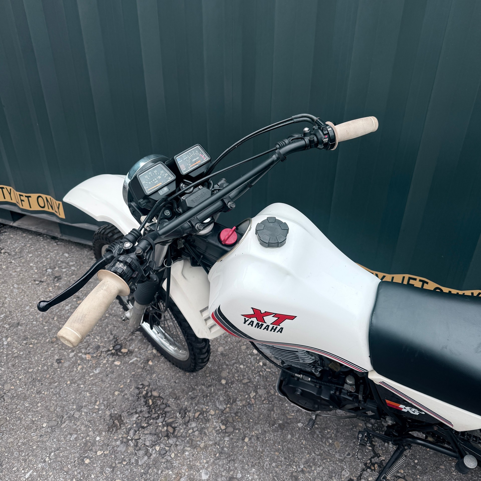 YAMAHA XT 550-image-7