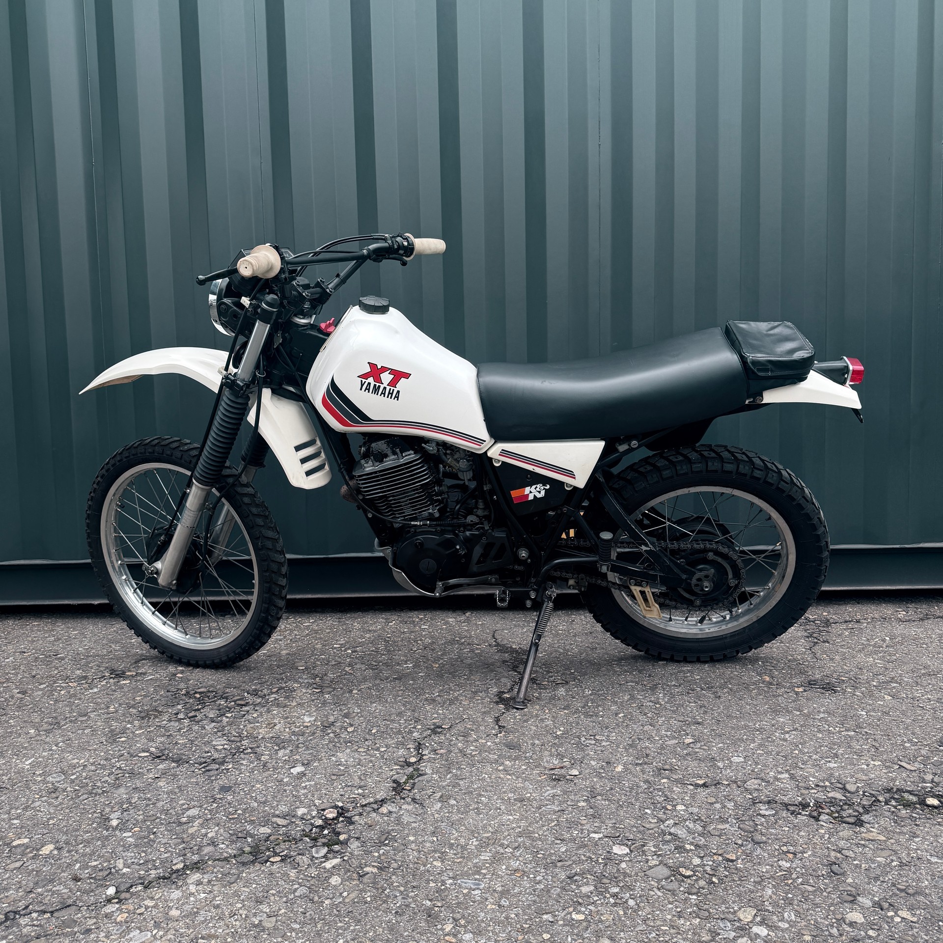 YAMAHA XT 550-showroom-element-1