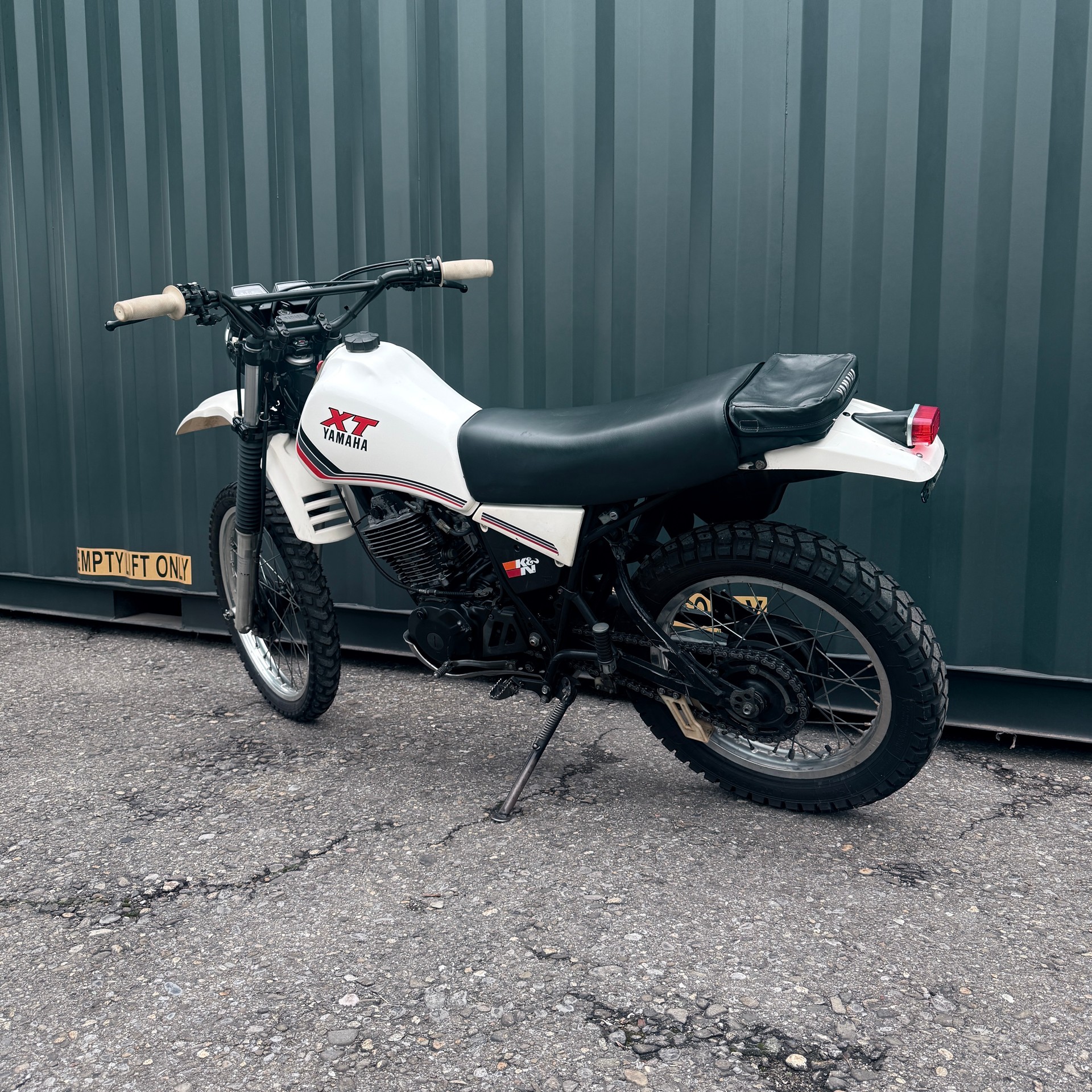 YAMAHA XT 550-showroom-element-3