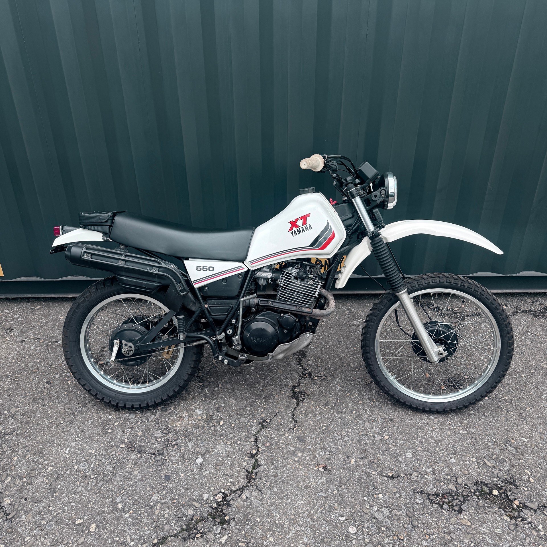 YAMAHA XT 550-image-12