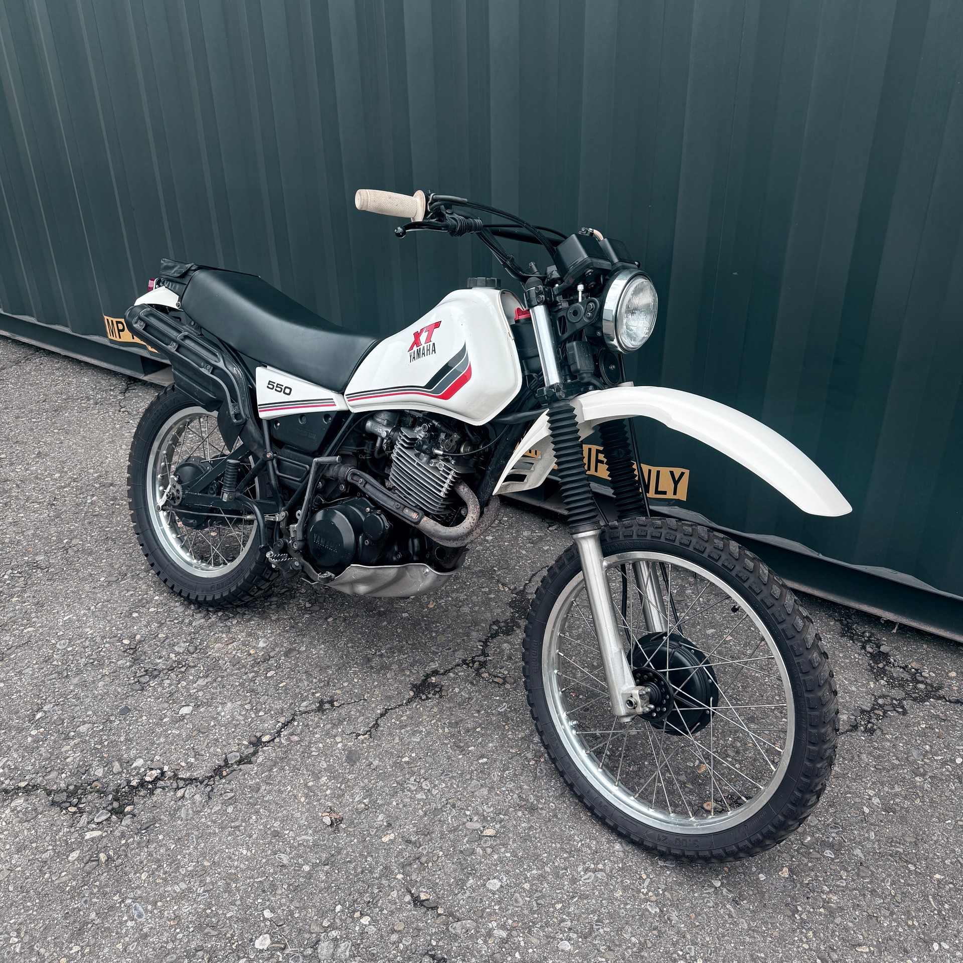 YAMAHA XT 550-image-9